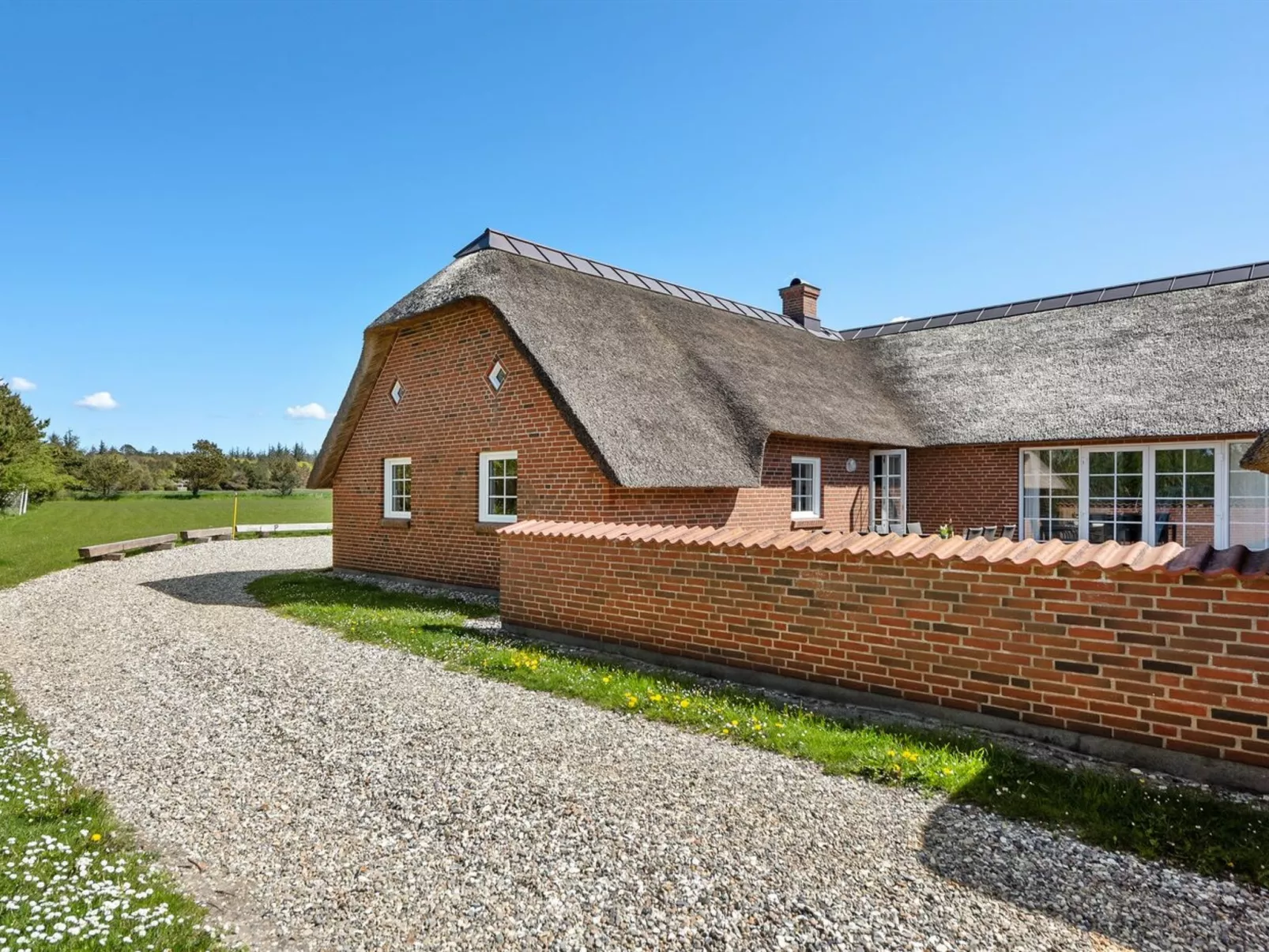 "Jorkin" - 1.8km from the sea-Outside