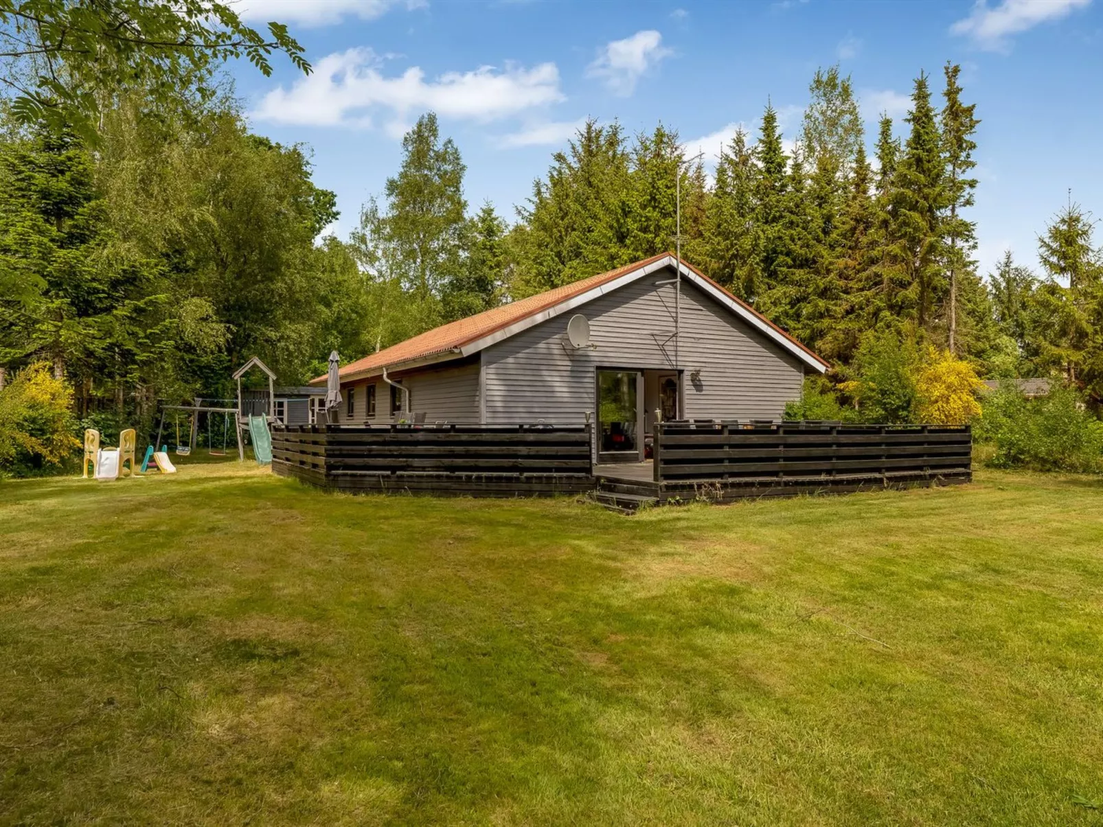 "Anine" - 200m to the fjord-Outside