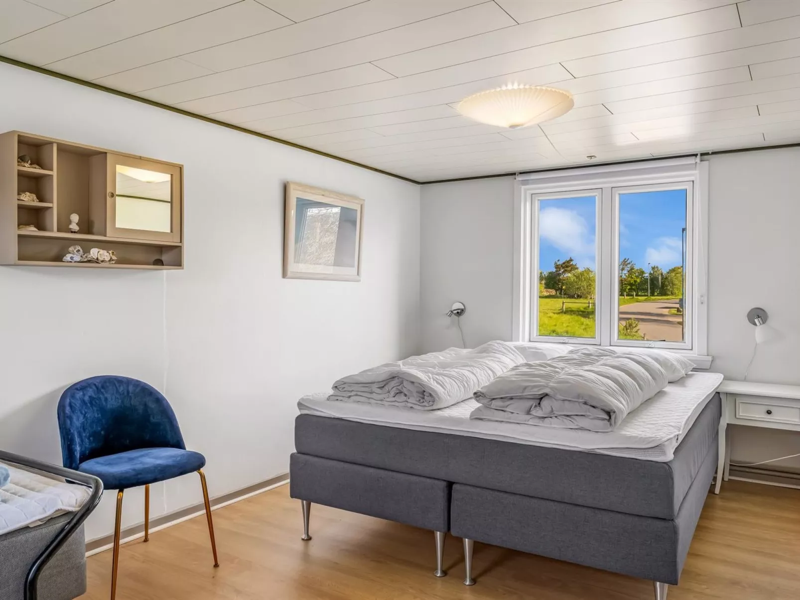 "Kara" - 100m to the fjord-Drinnen