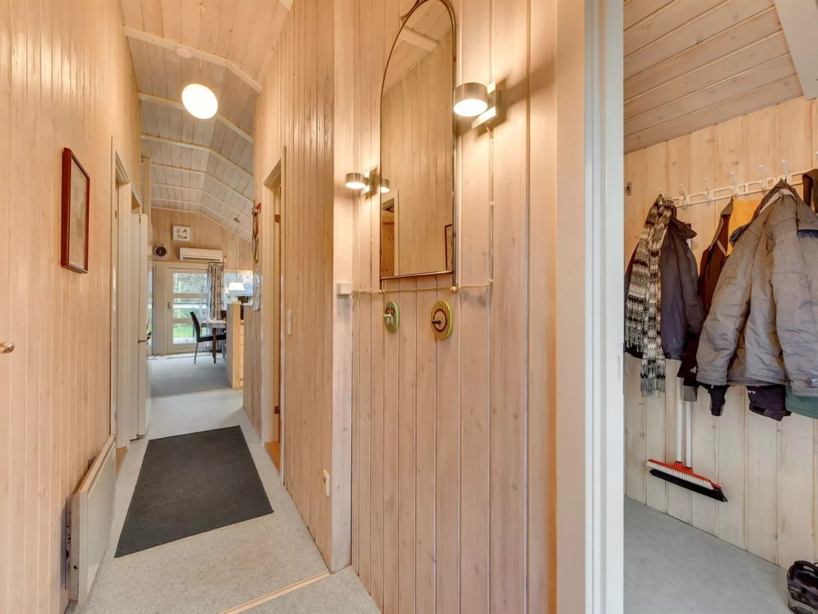 "Hannah" - 300m to the fjord-Inside