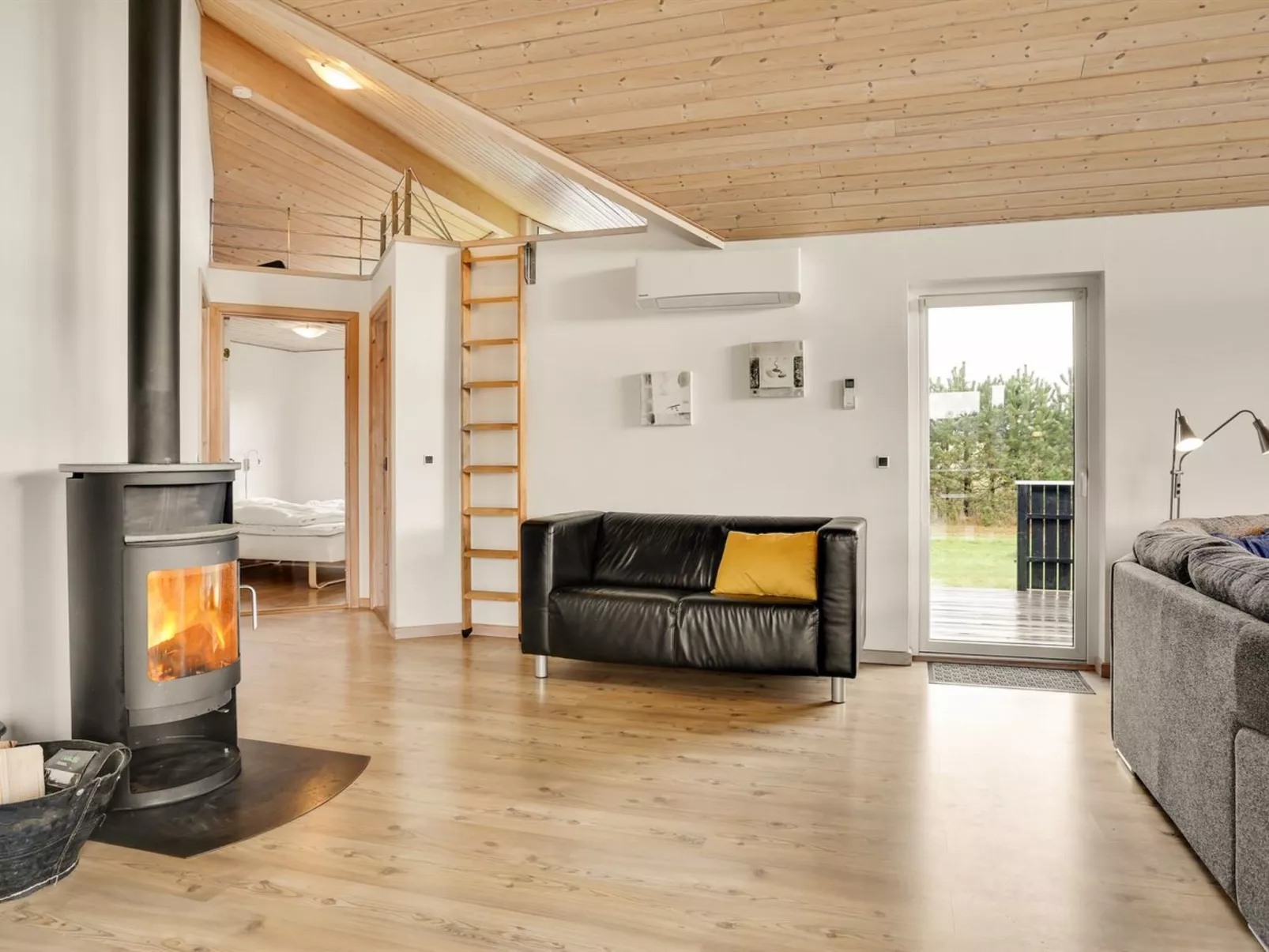 "Lirim" - 50m from the sea-Inside