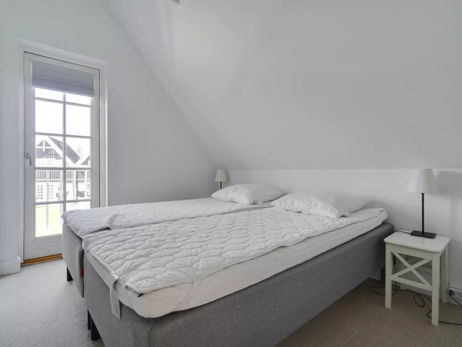 "Anniek" - 1km to the fjord-Inside