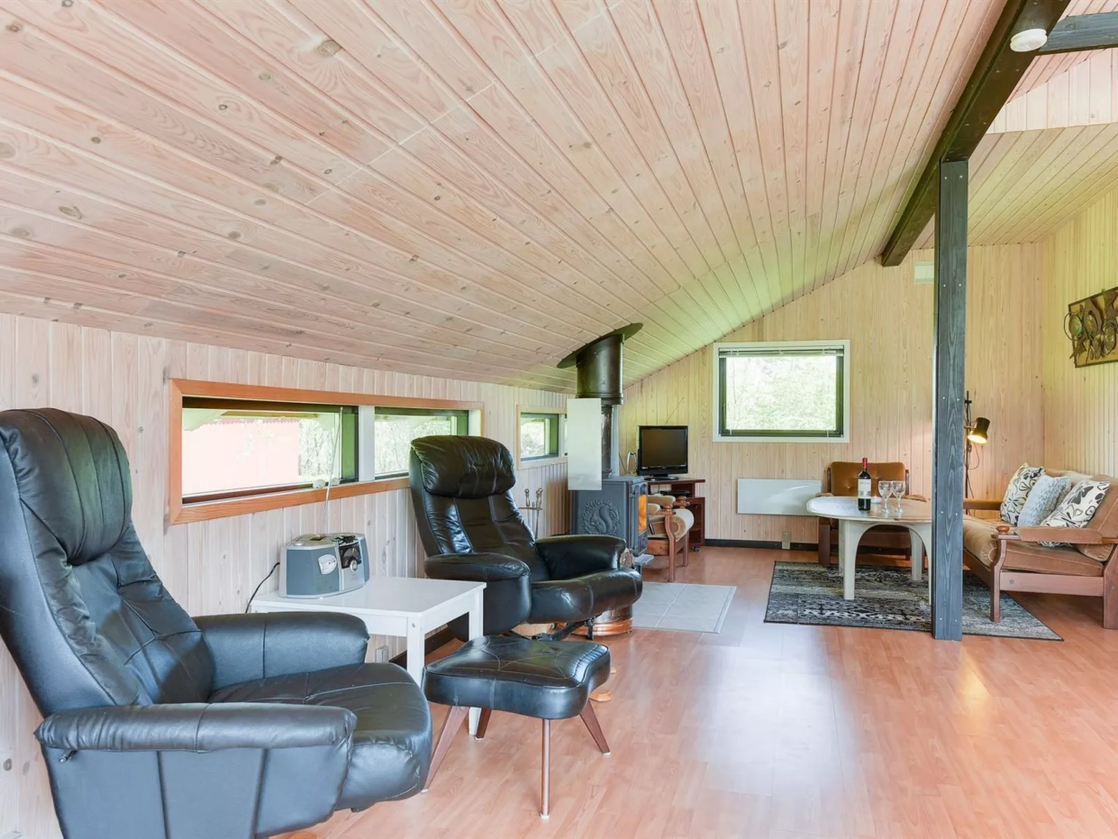 "Henna" - 550m to the fjord-Drinnen