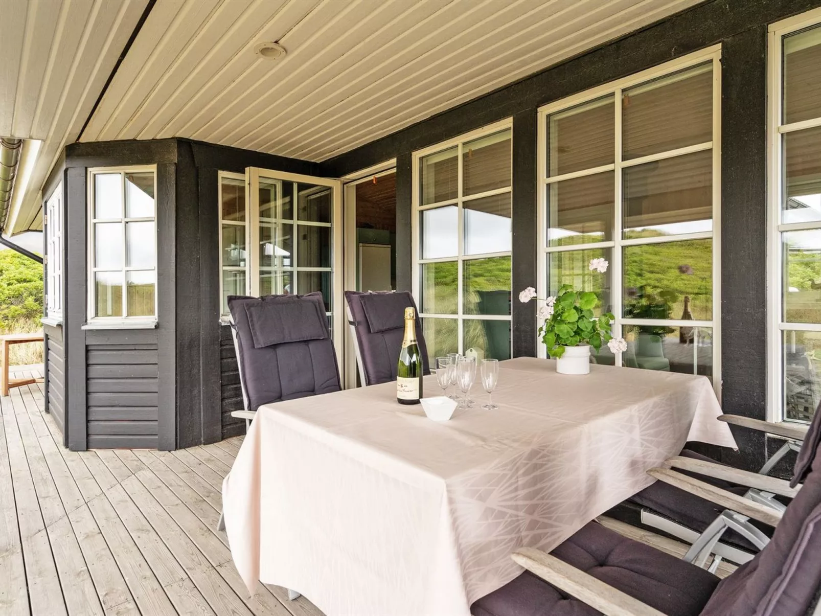 "Aise" - 75m from the sea-Outside