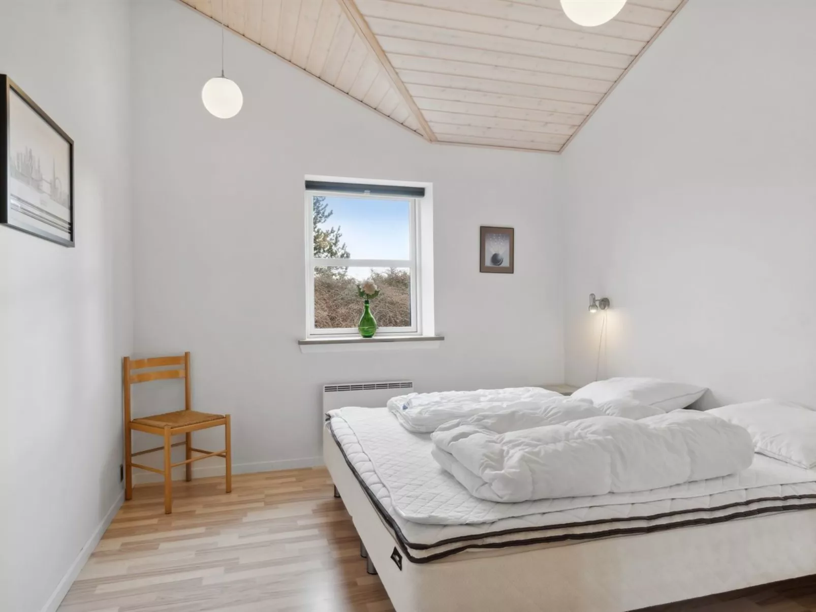 "Ljupco" - 500m to the fjord-Drinnen