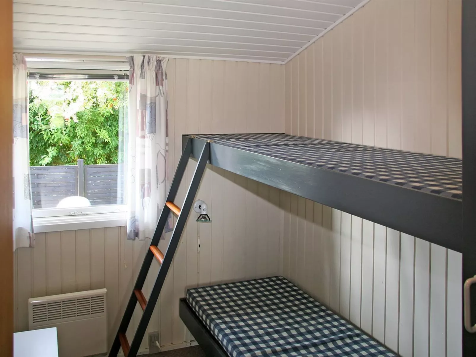 "Ilya" - 90m to the fjord-Dedans