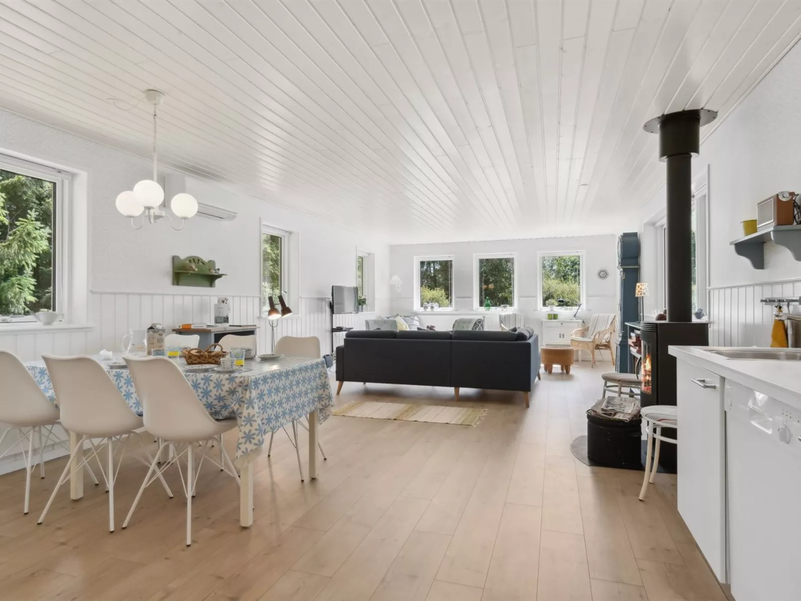 "Asla" - 400m from the sea-Drinnen