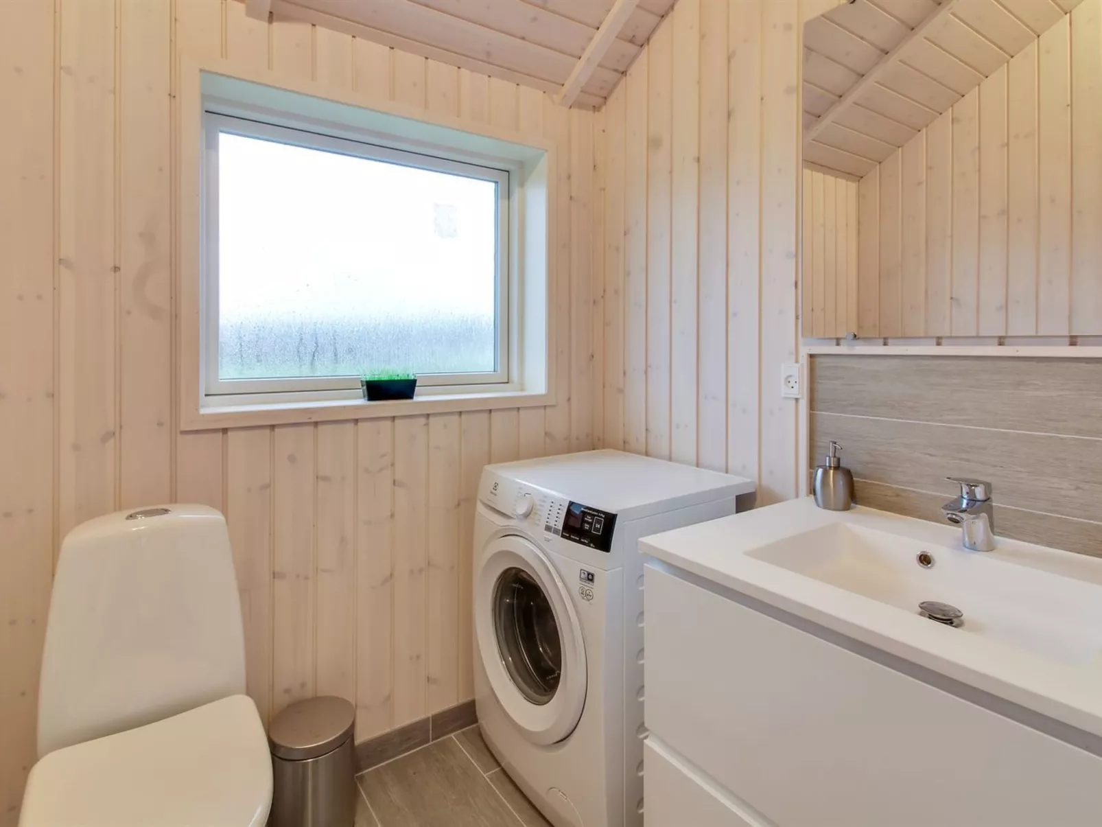 "Gertrude" - 1.1km to the fjord-Inside