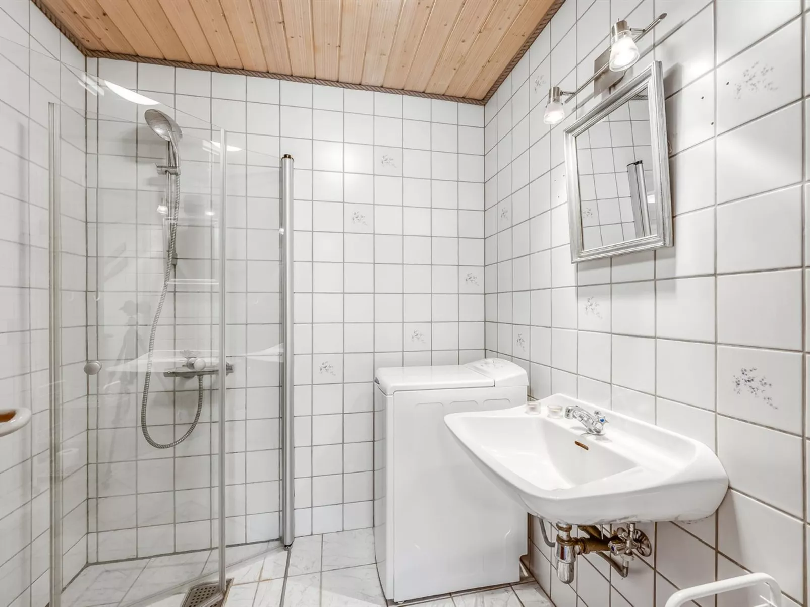 "Evina" - 17km to the fjord-Inside