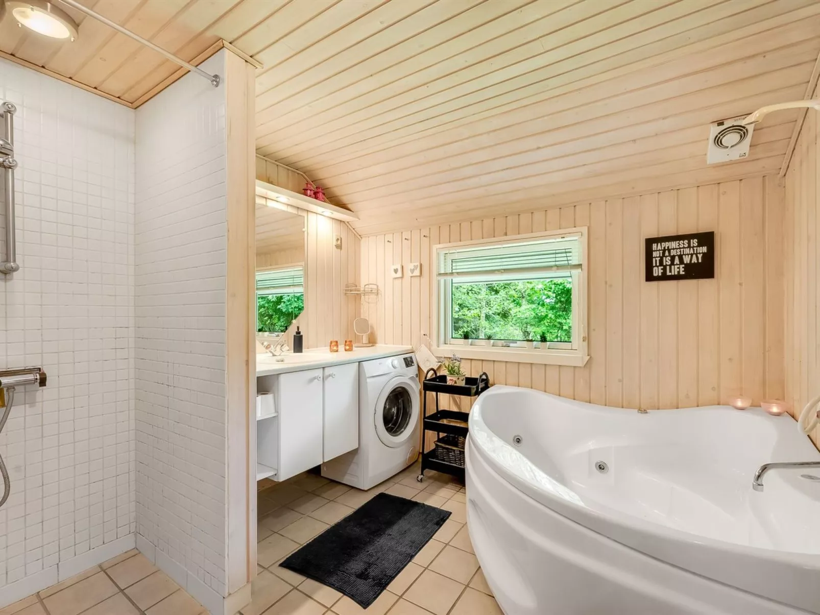 "Wenche" - 600m to the fjord-Inside