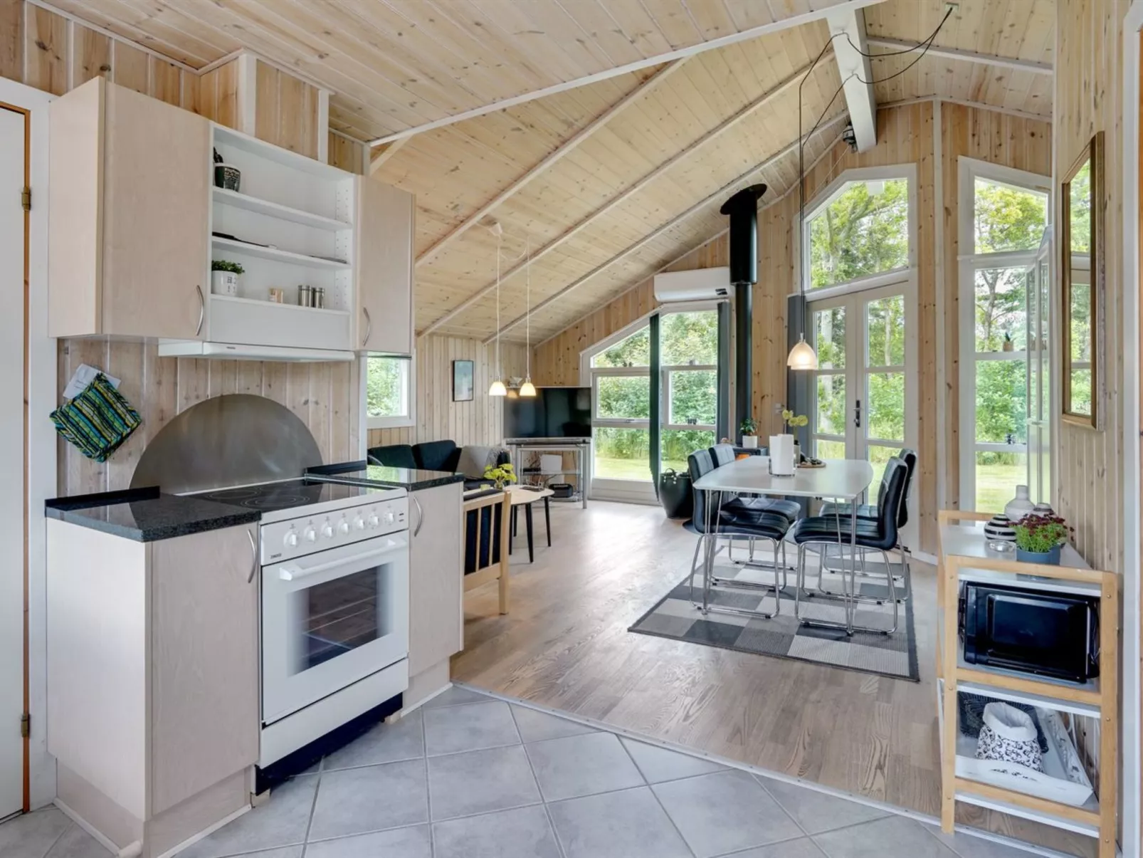 "Jarik" - 1.2km to the fjord-Inside