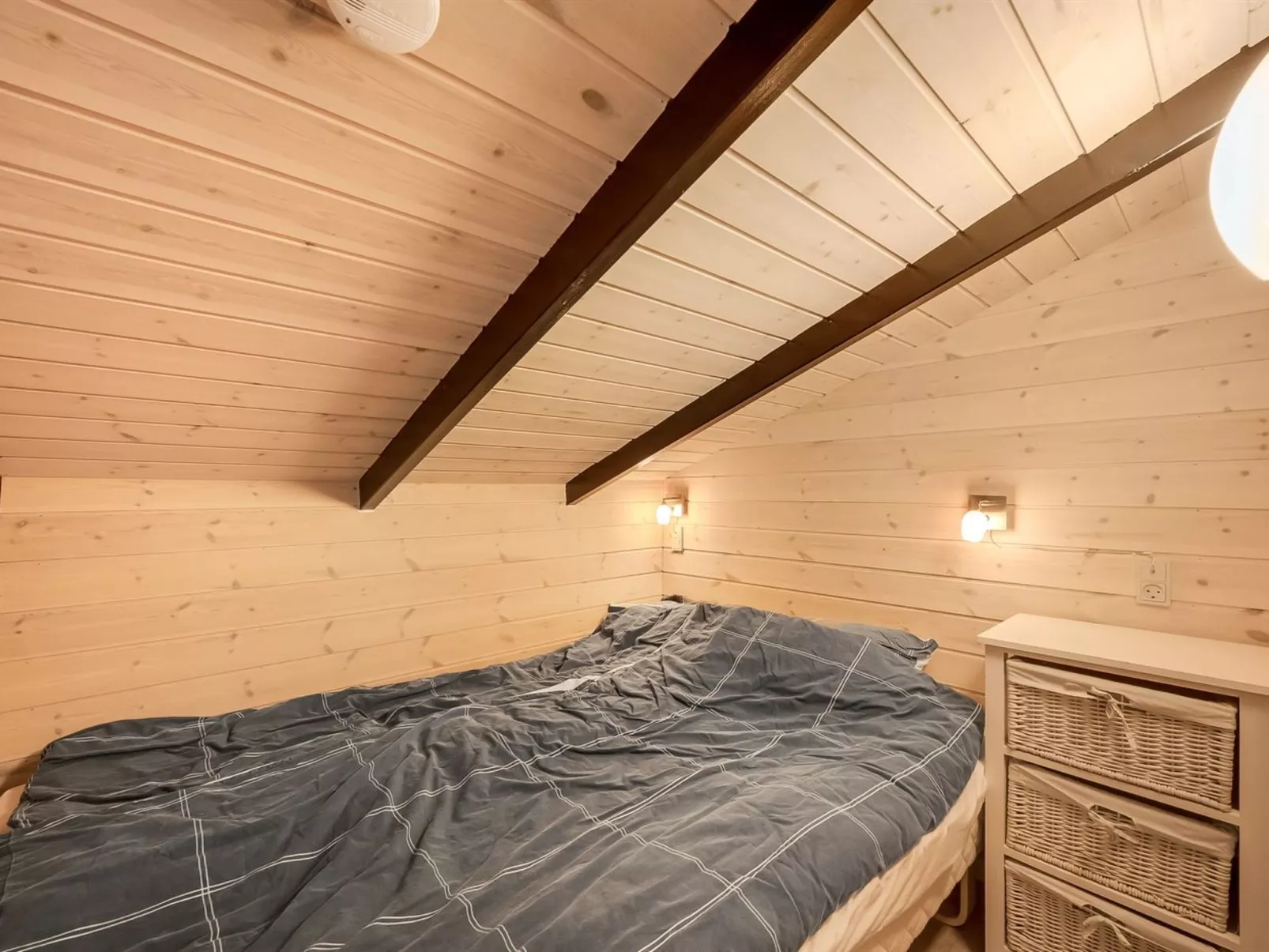 "Miikka" - 800m to the fjord-Drinnen