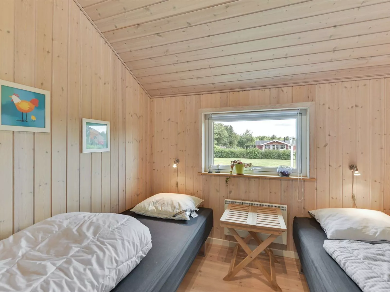 "Tobbi" - 1.1km to the fjord-Inside