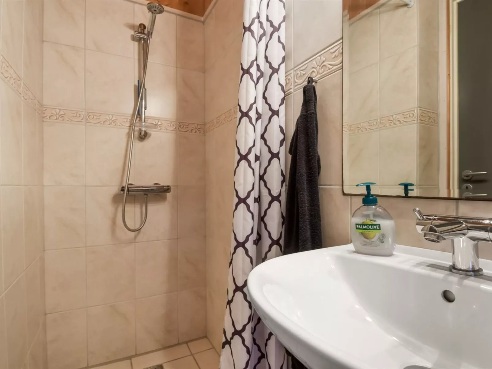 "Thit" - 1.2km to the fjord-Drinnen