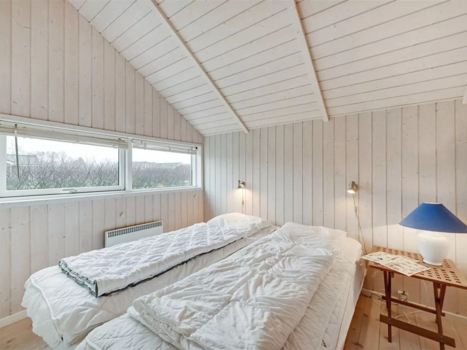 "Clarina" - 800m to the fjord-Dedans