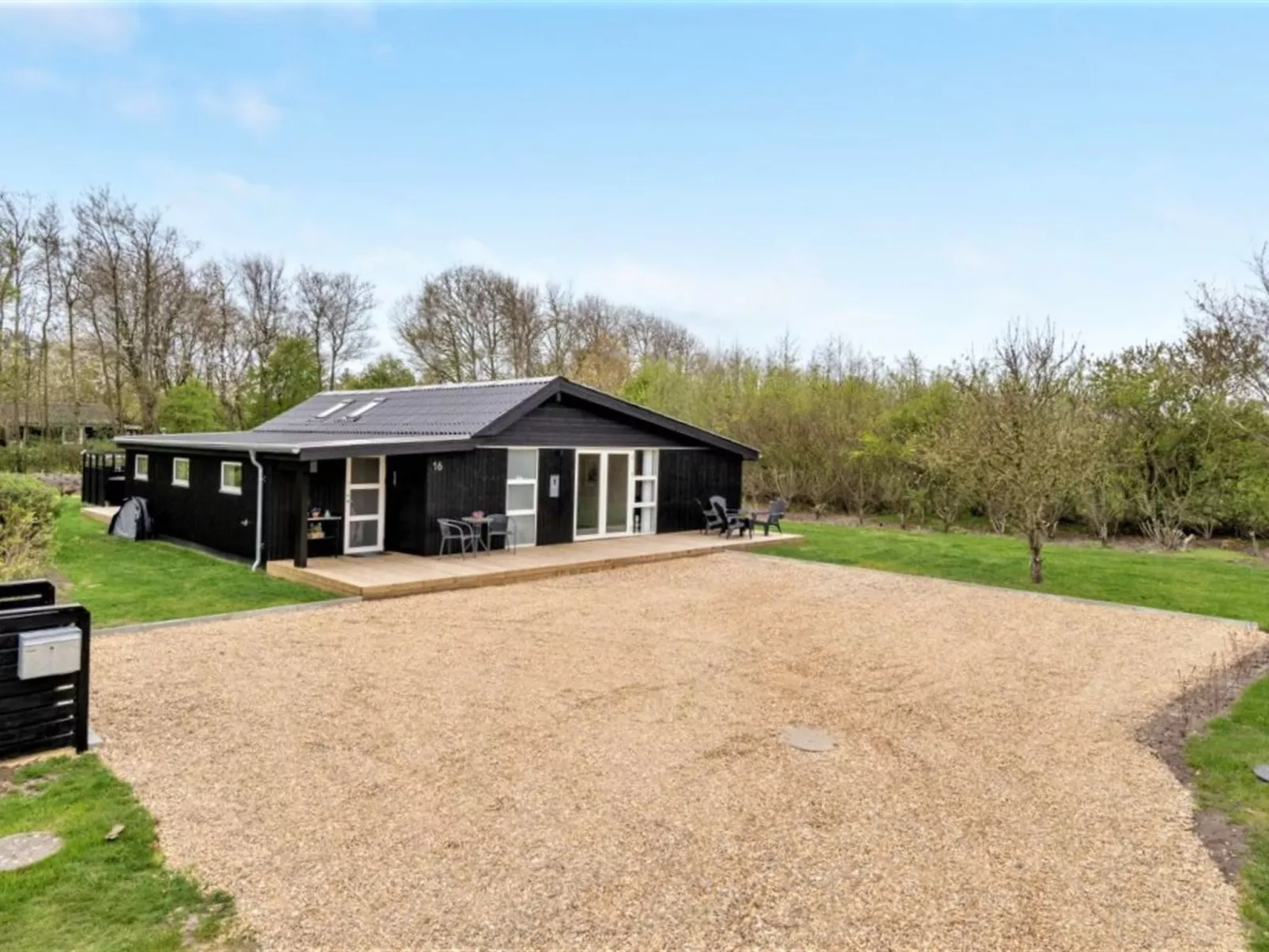 "Gustaf" - 400m to the fjord-Outside