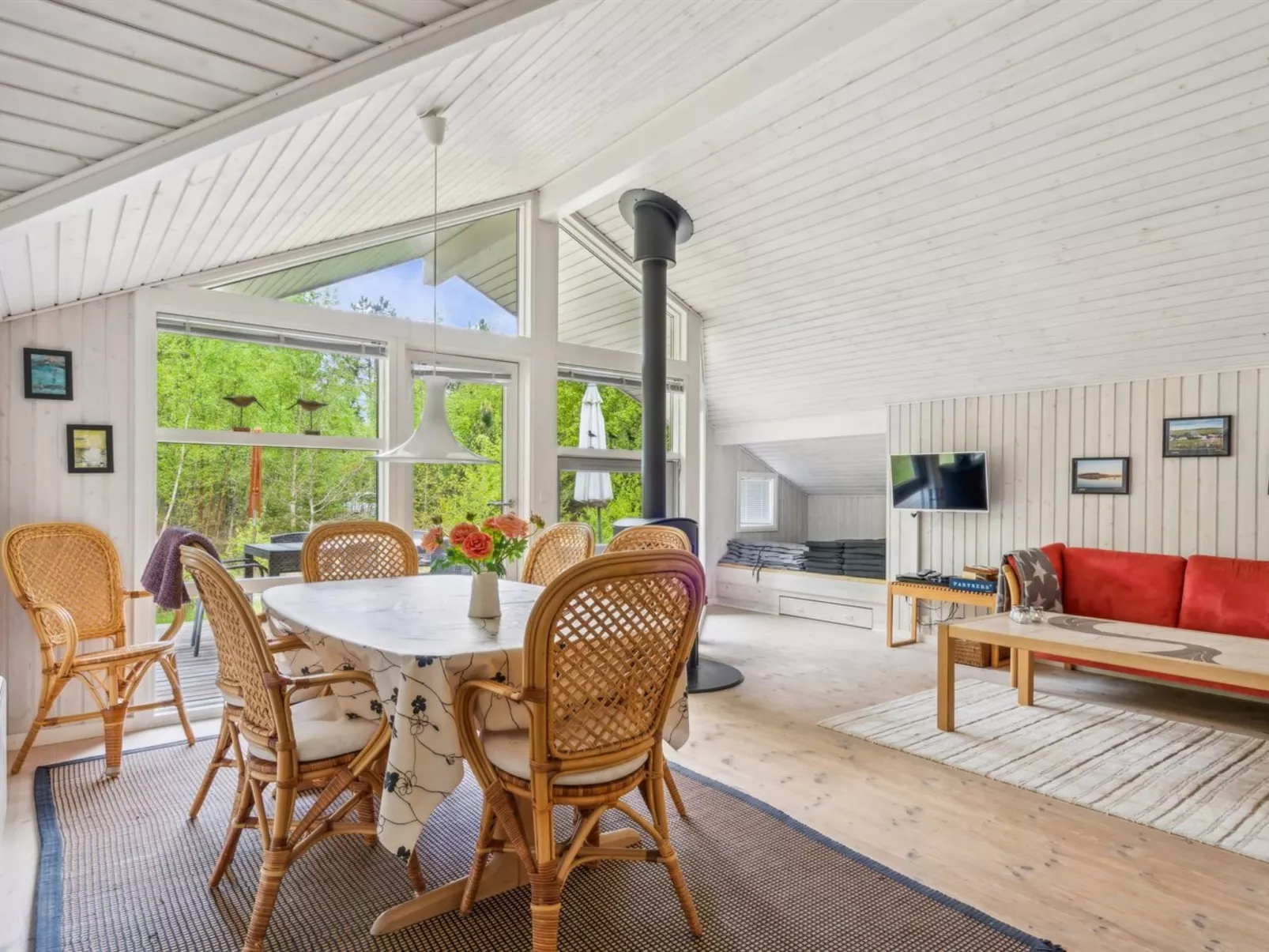 "Niglæs" - 700m from the sea-Inside