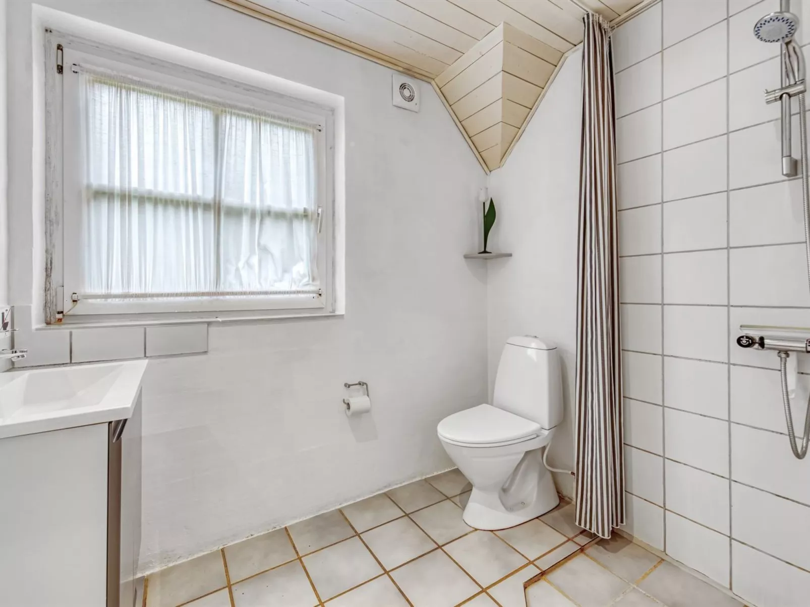 "Dorris" - 4.3km from the sea-Dedans