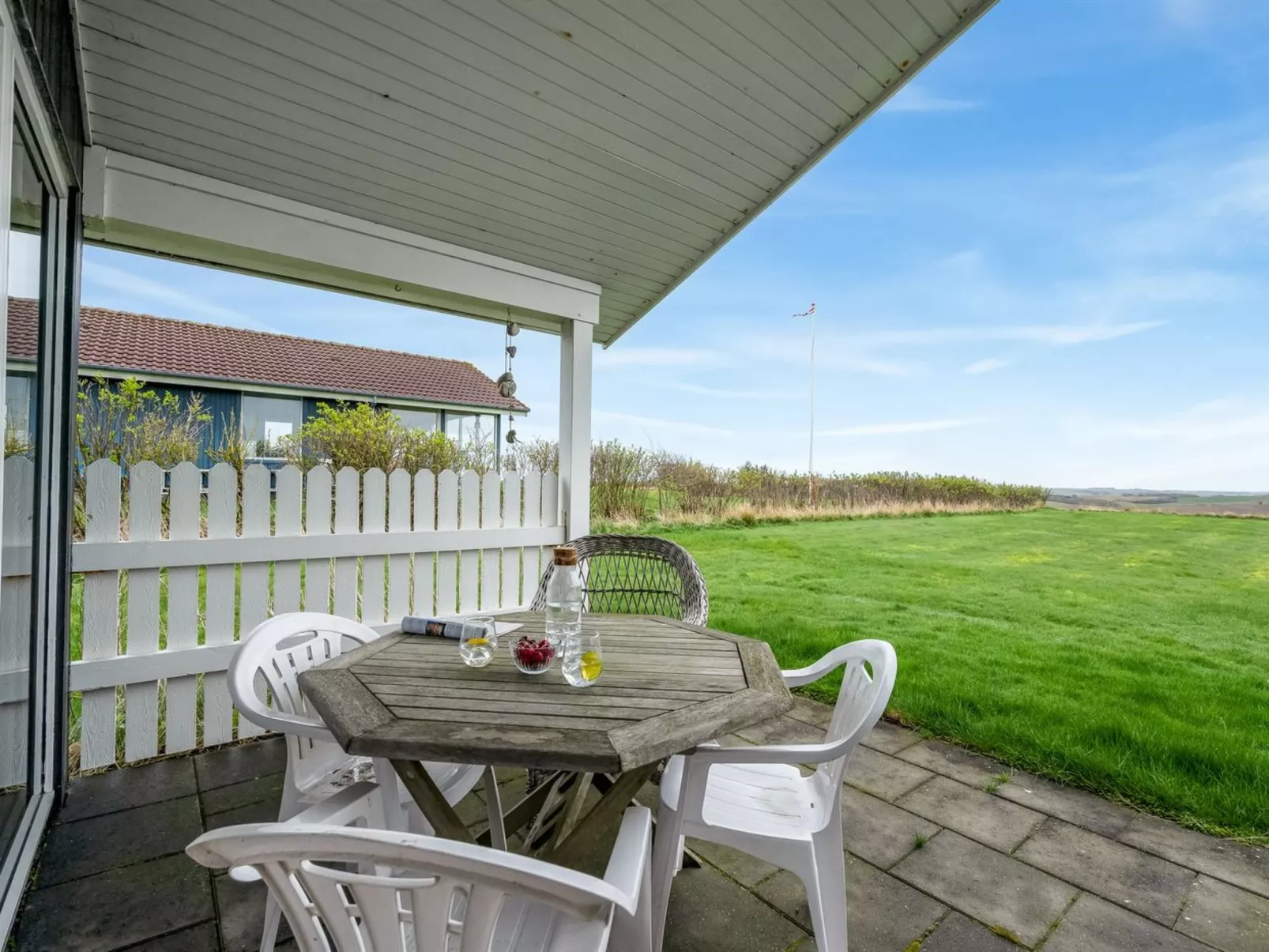 "Tanea" - 700m to the fjord-Draußen