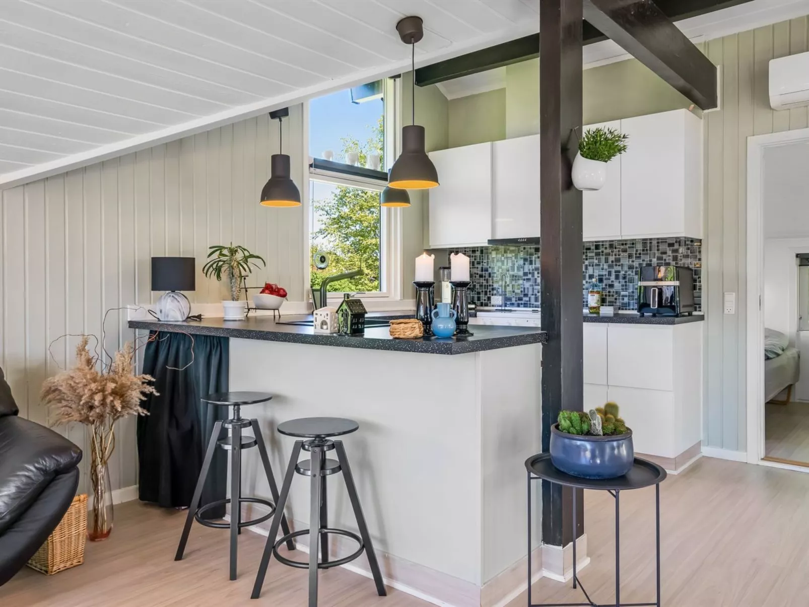 "Bryti" - 500m from the sea-Inside