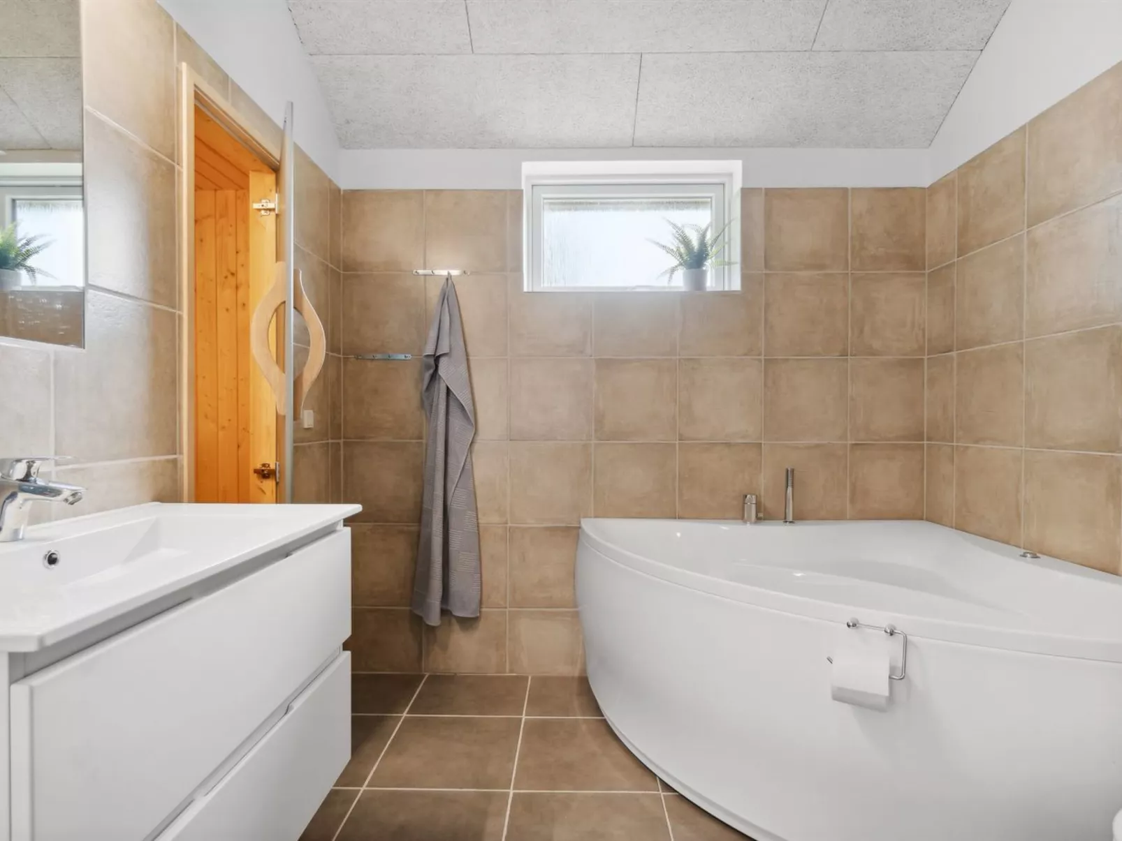 "Human" - 10.5km from the sea-Inside