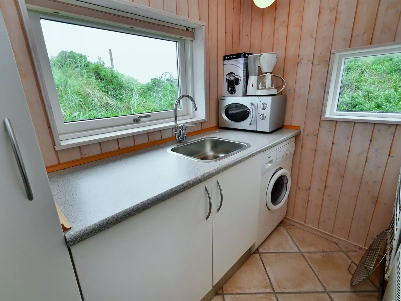 "Hadar" - 100m from the sea-Drinnen