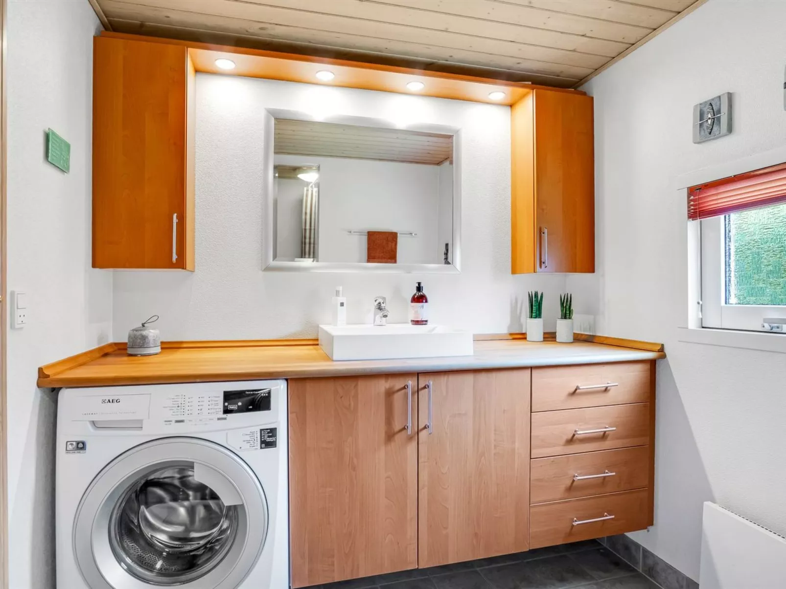 "Vetle" - 2.8km from the sea-Inside