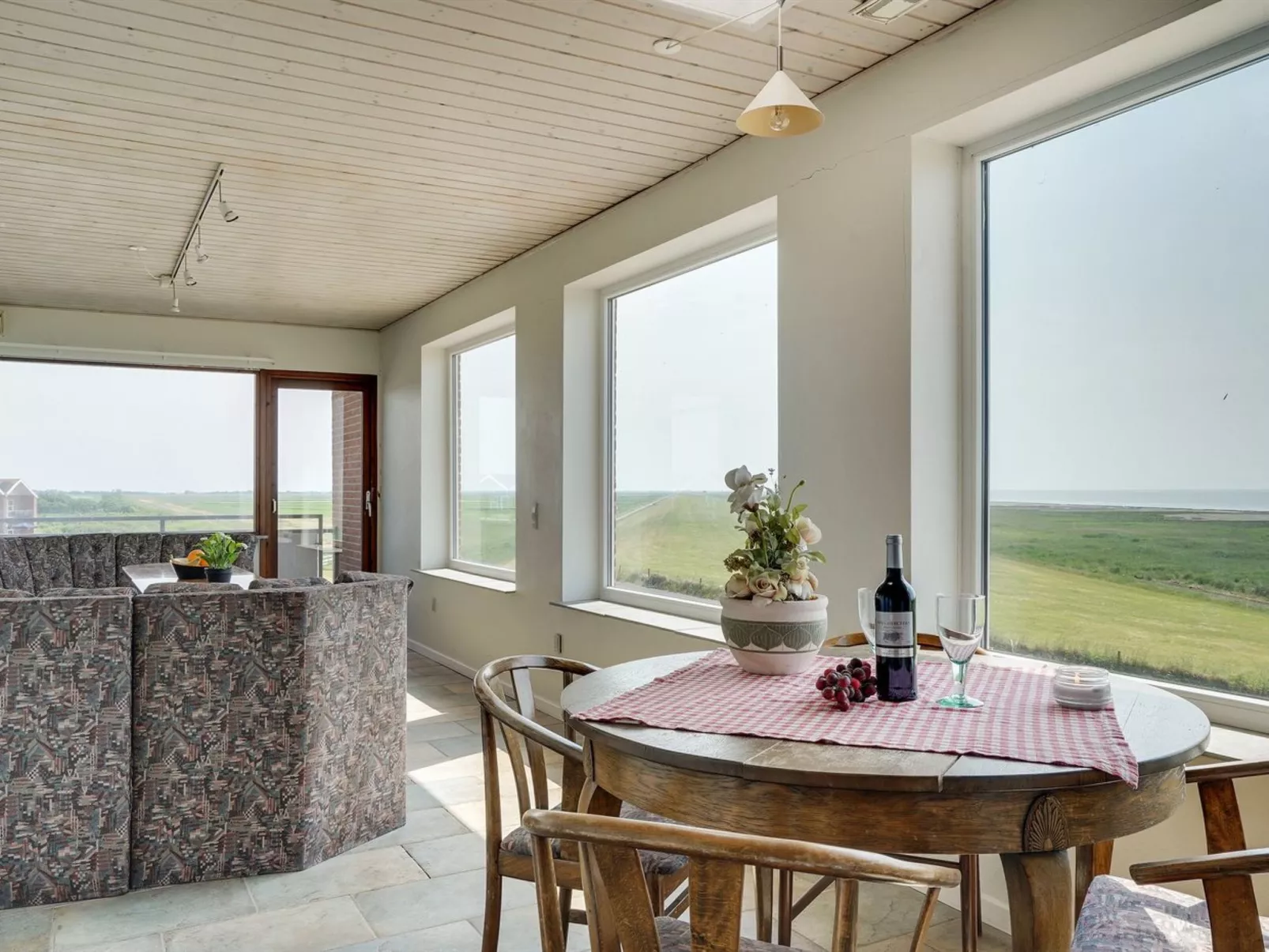 "Stilla" - 35km from the sea-Drinnen