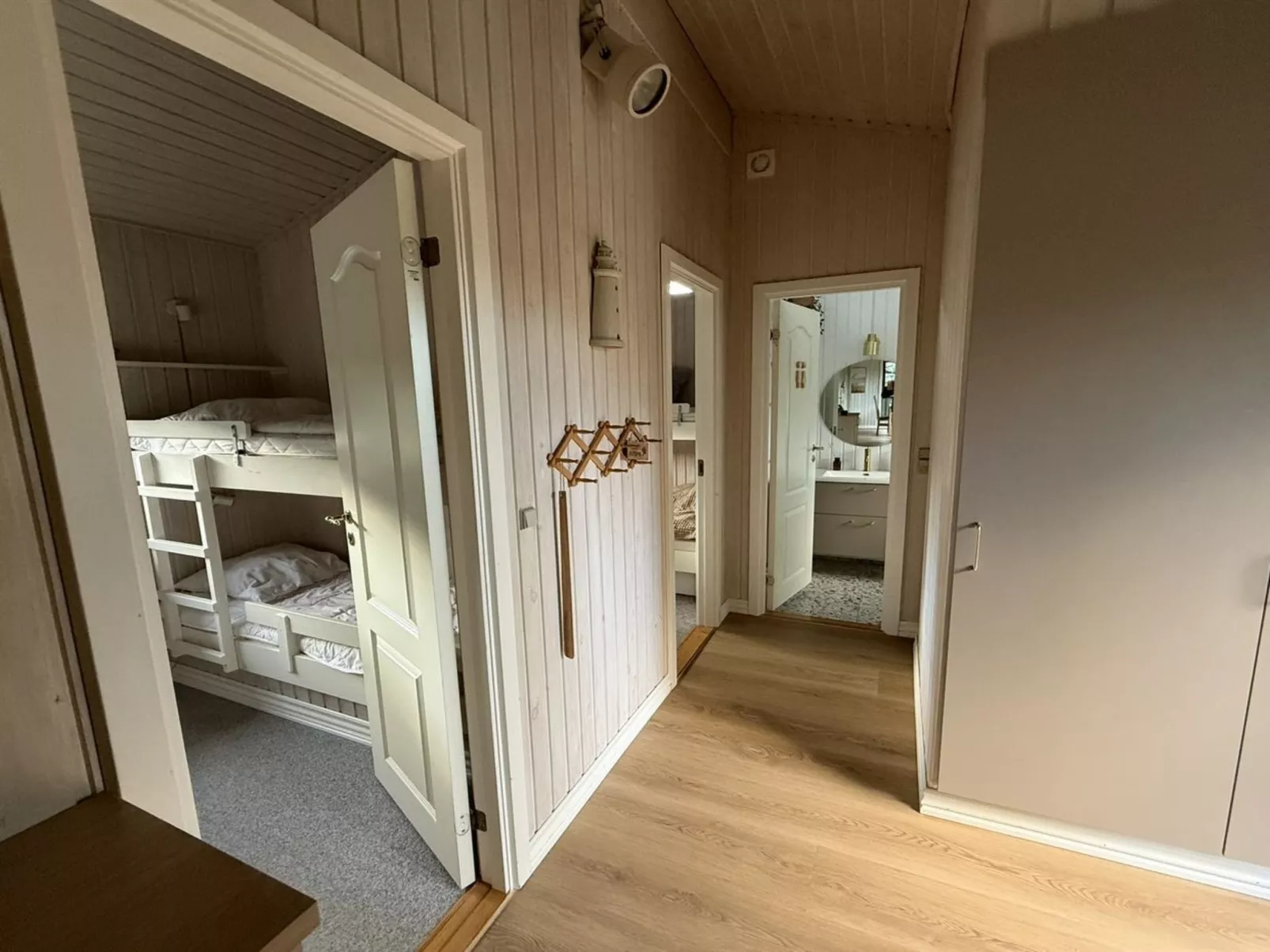 "Glenda" - 3km from the sea-Inside