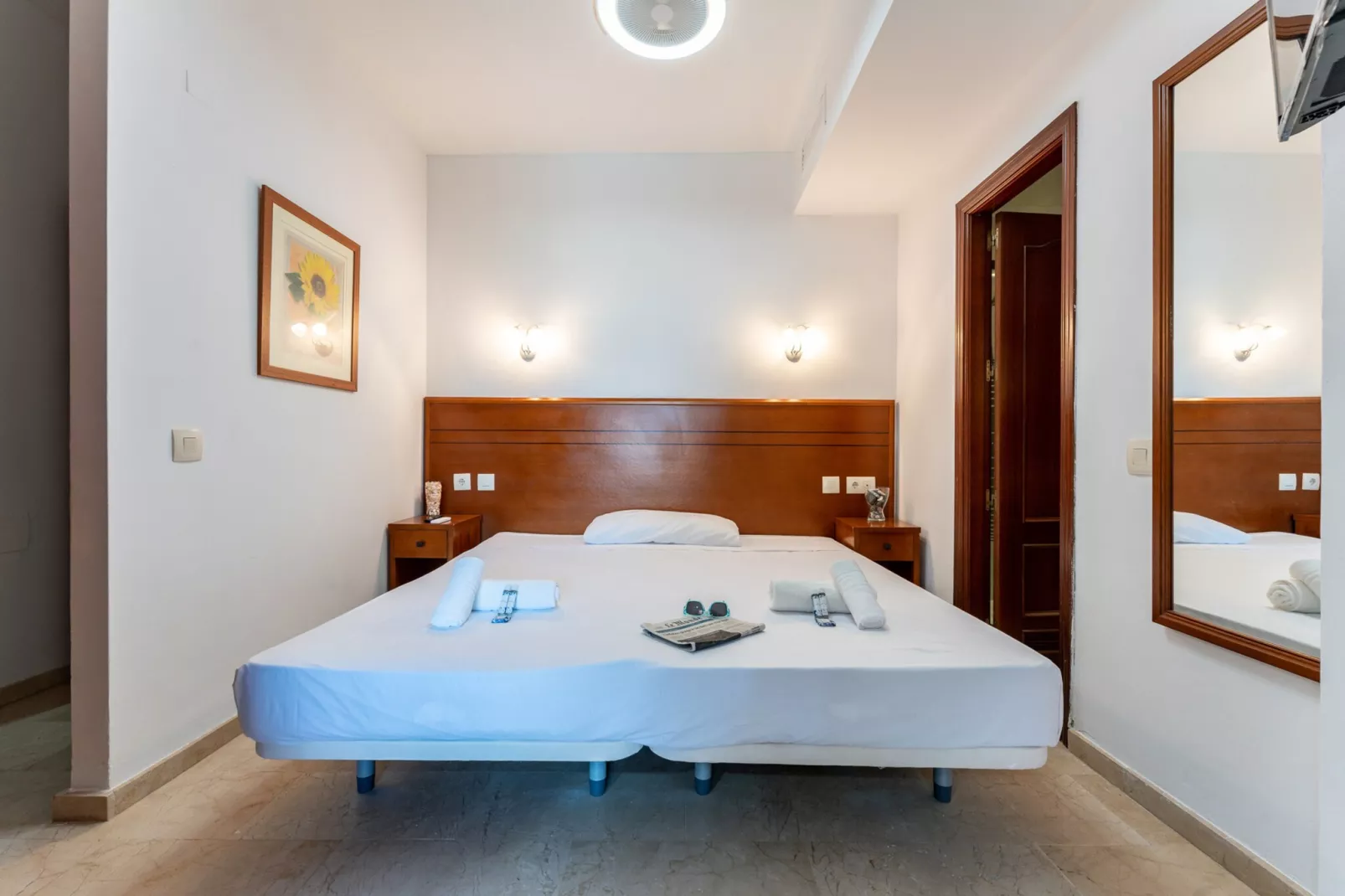 CT 240 - Beachfront Apartment -Don Juan Manilva-Chambre