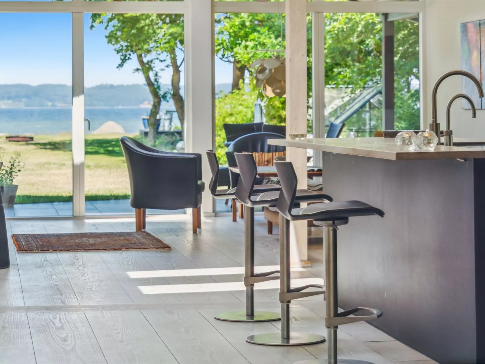 "Kennet" - 30m from the sea-Inside