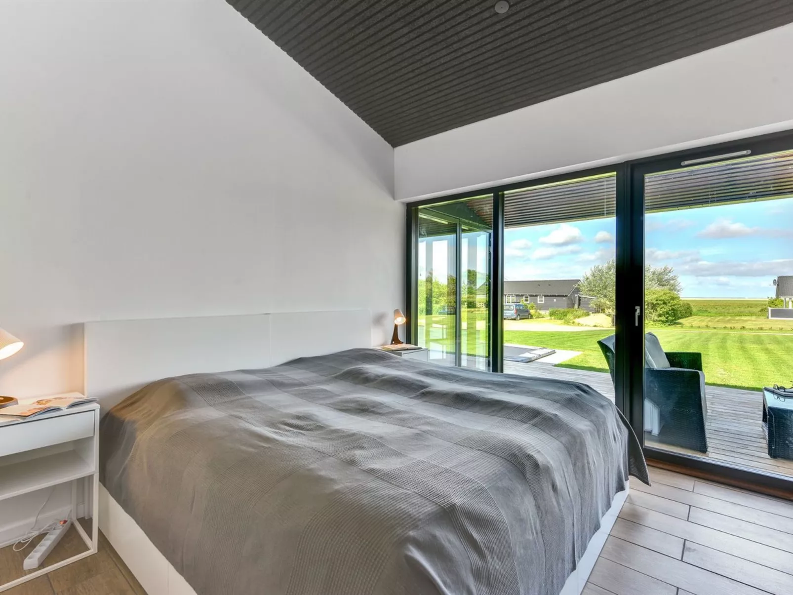 "Emilie" - 250m to the fjord-Drinnen