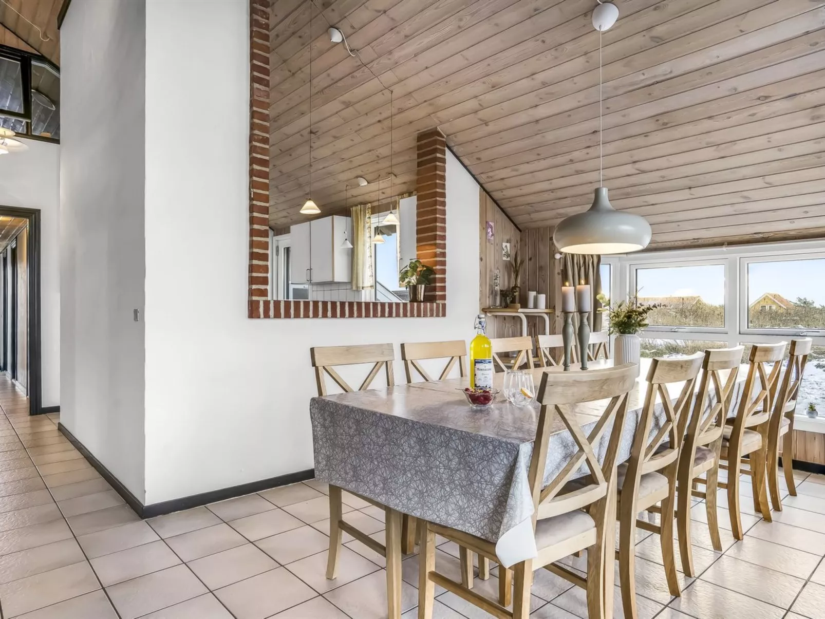 "Iida" - 100m from the sea-Drinnen