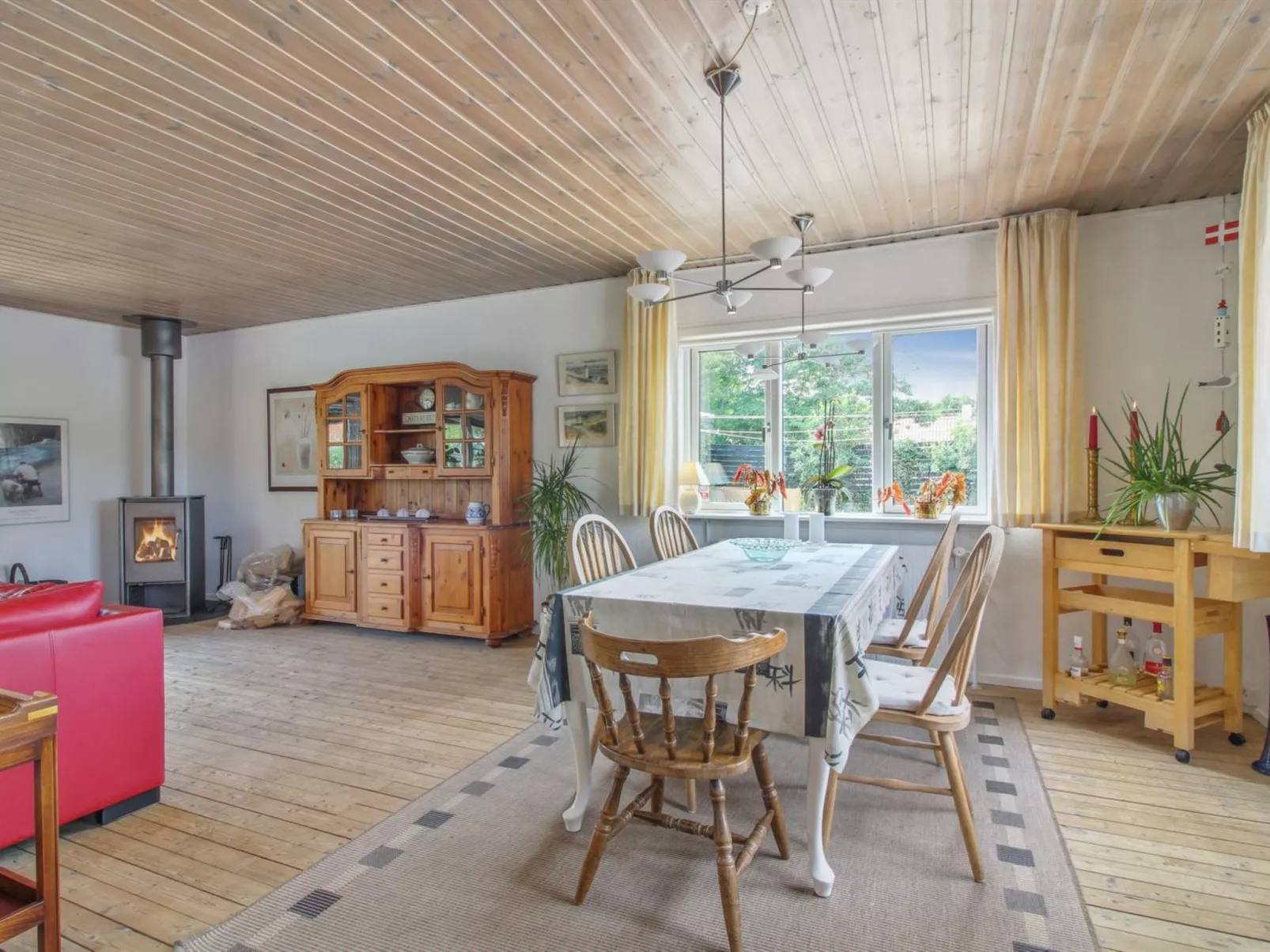 "Ellanor" - 1.4km from the sea-Inside