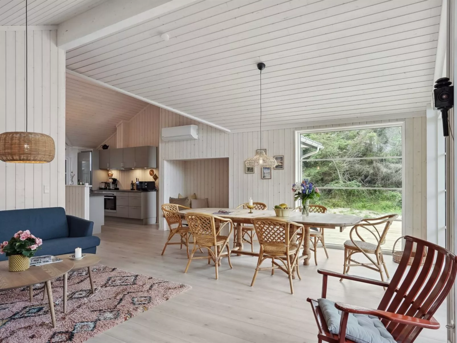 "Annvy" - 400m from the sea-Inside