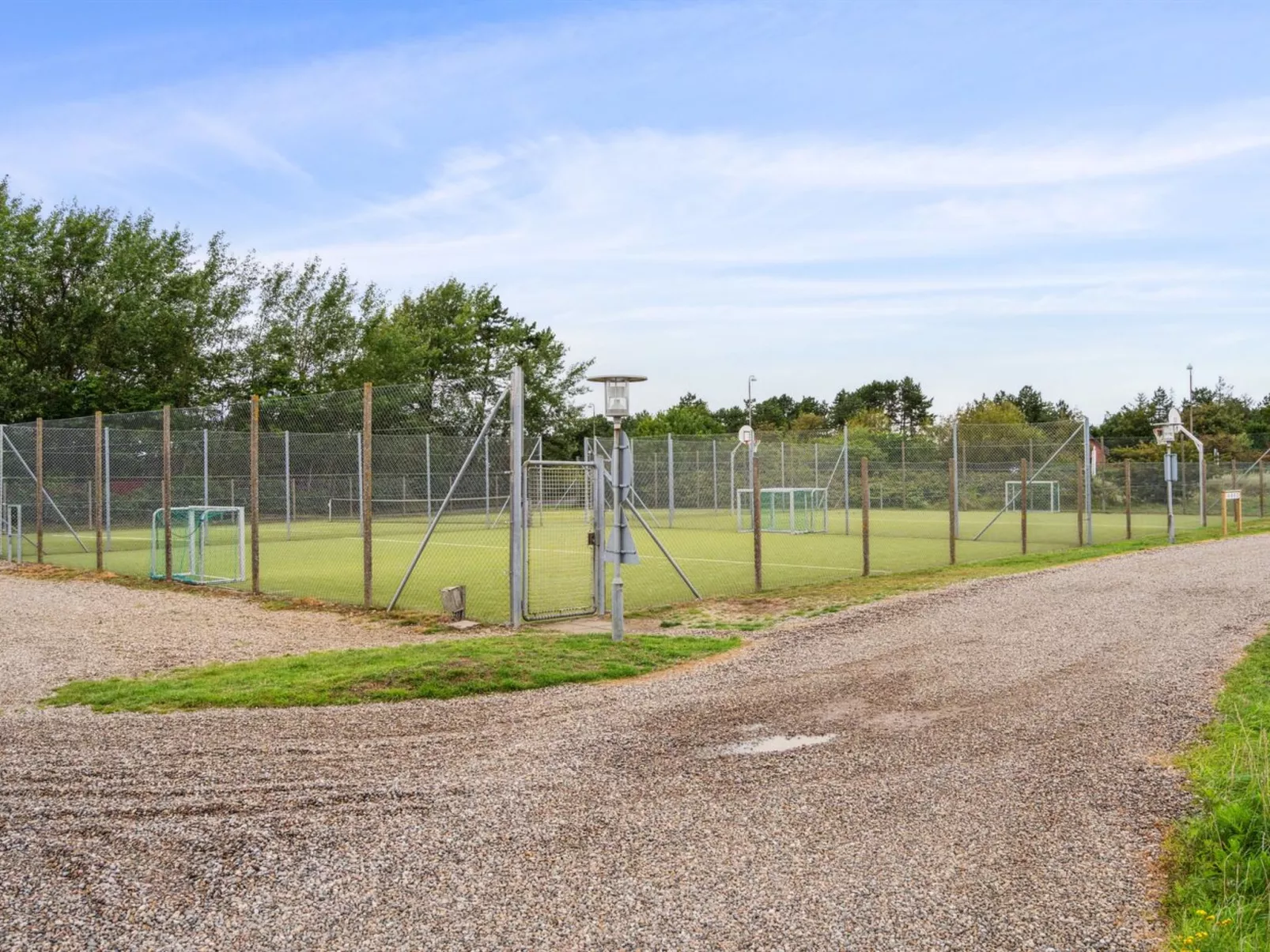 "Rohan" - 2.2km from the sea-Outside