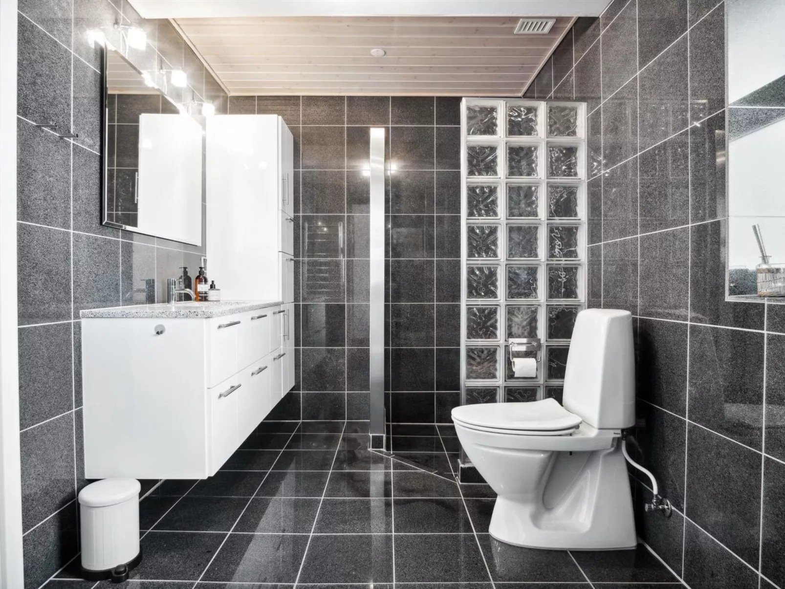 "Kerstin" - 400m from the sea-Drinnen