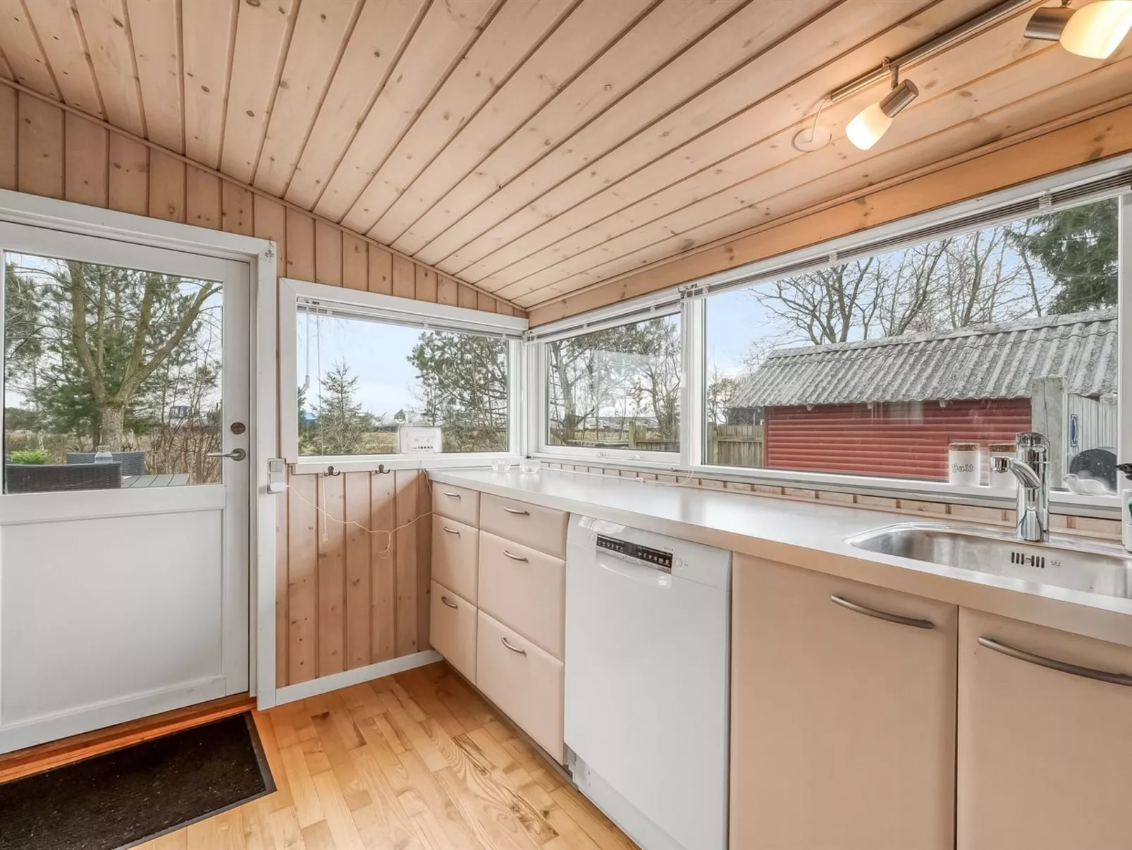 "Bosi" - 100m to the fjord-Inside