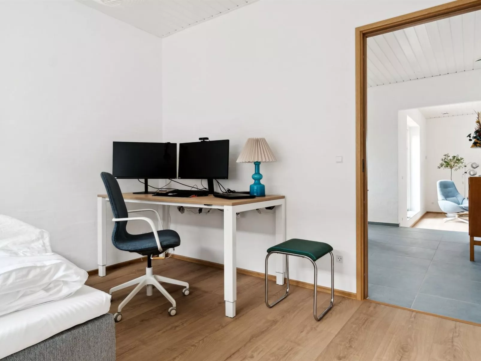 "Yakari" - 1km from the sea-Inside