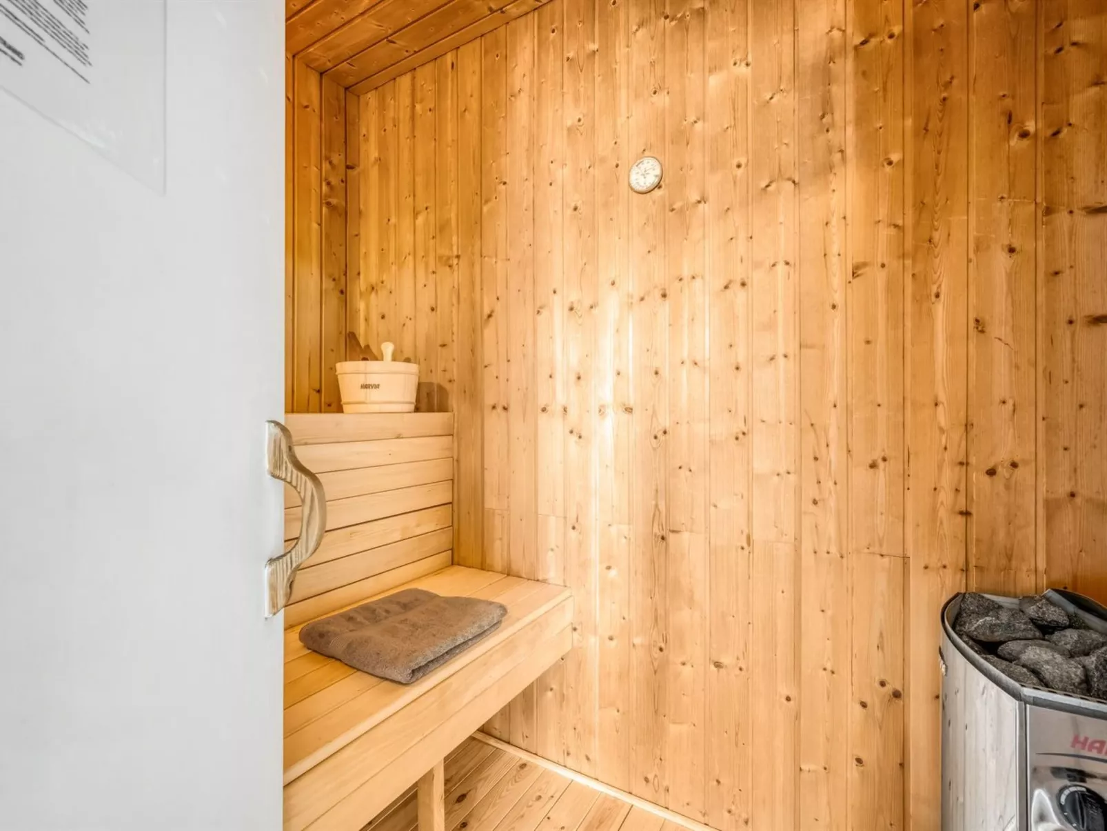 "Anniesette" - 1.5km from the sea-Drinnen