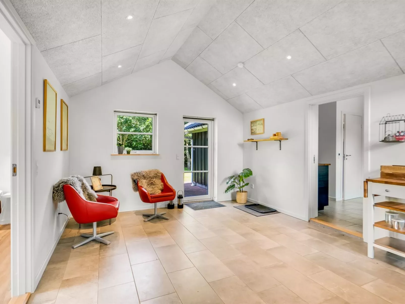 "Roska" - 1.3km from the sea-Inside