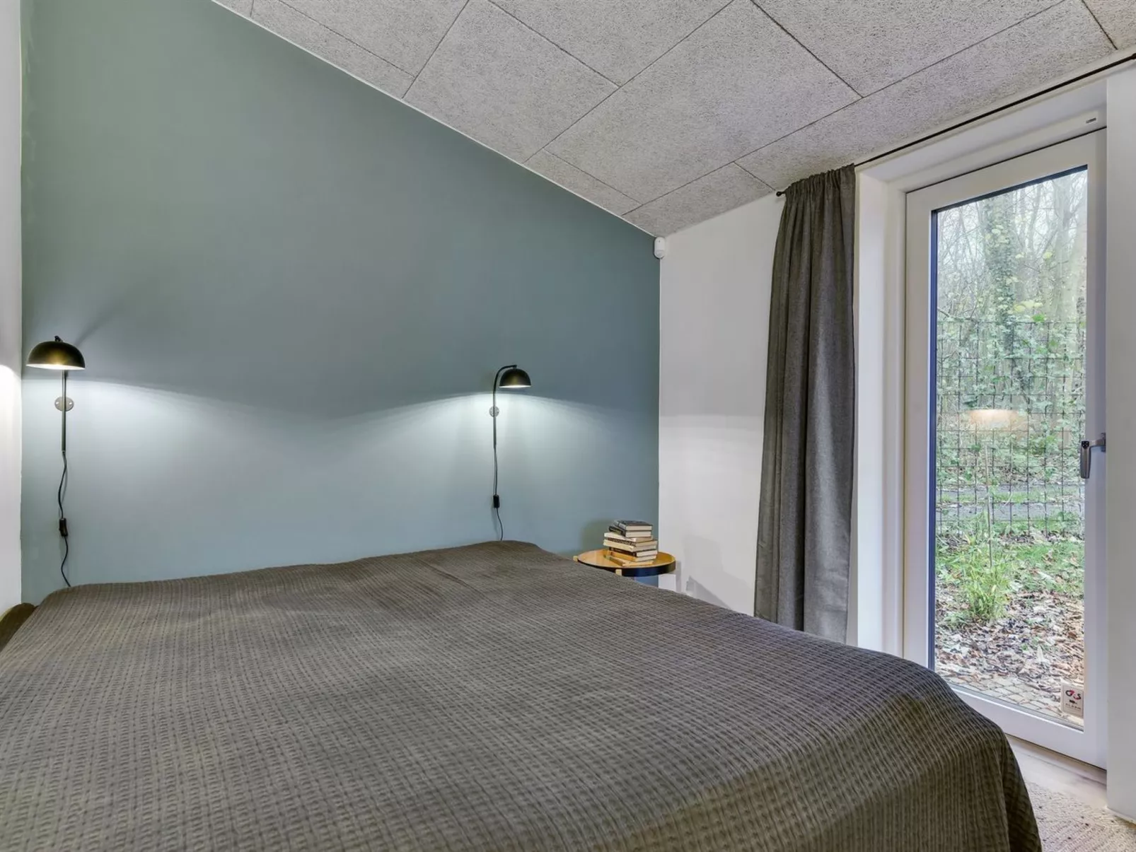 "Lika" - 25m to the fjord-Drinnen