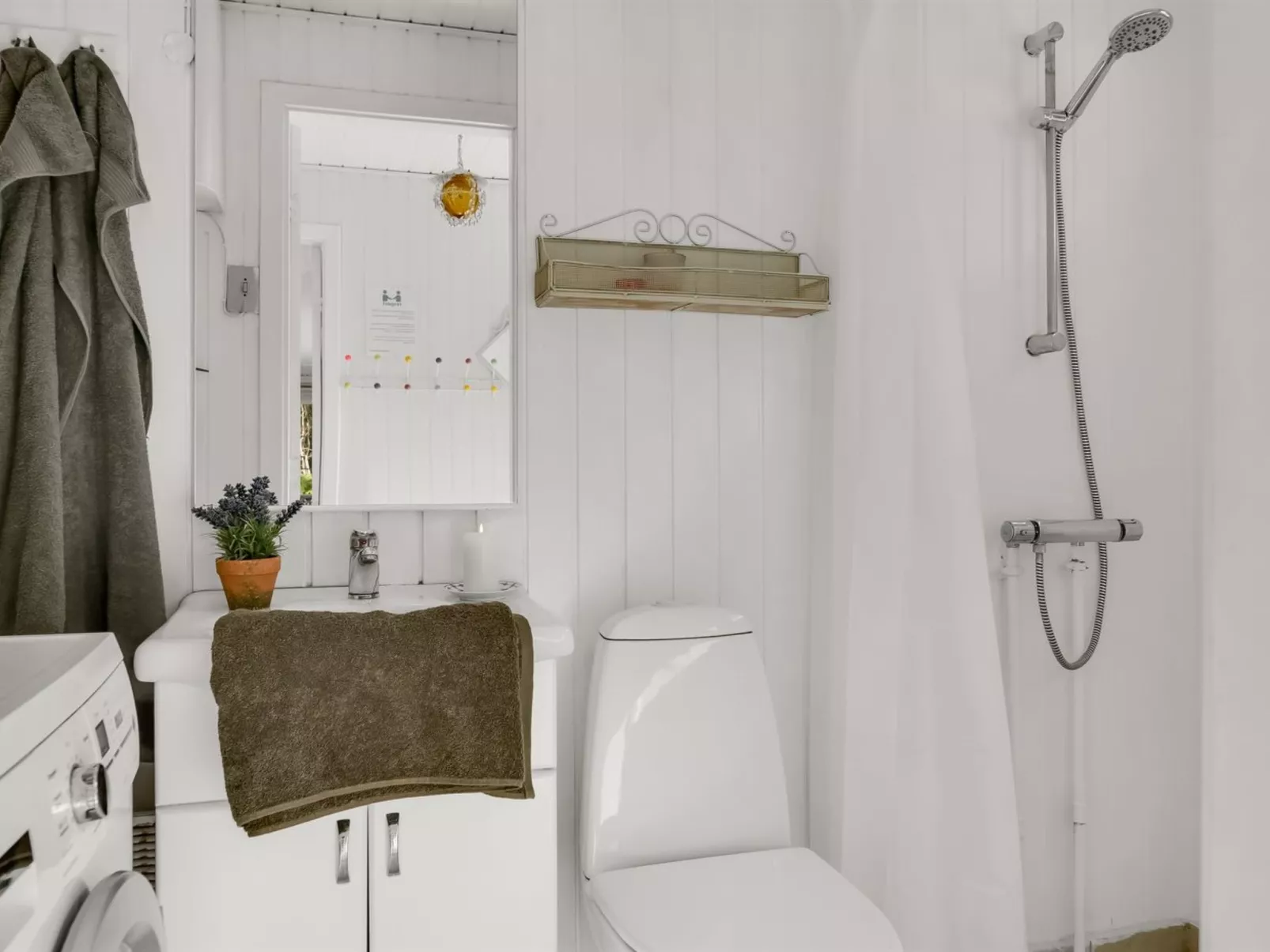 "Eimi" - 1.5km from the sea-Drinnen