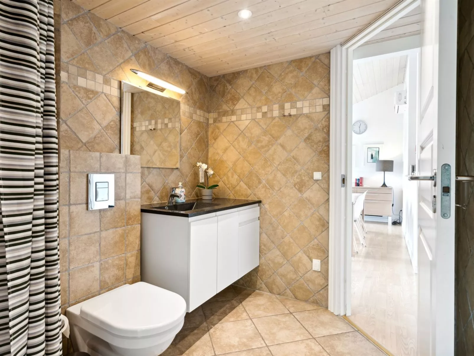 "Thjodulf" - 300m from the sea-Inside