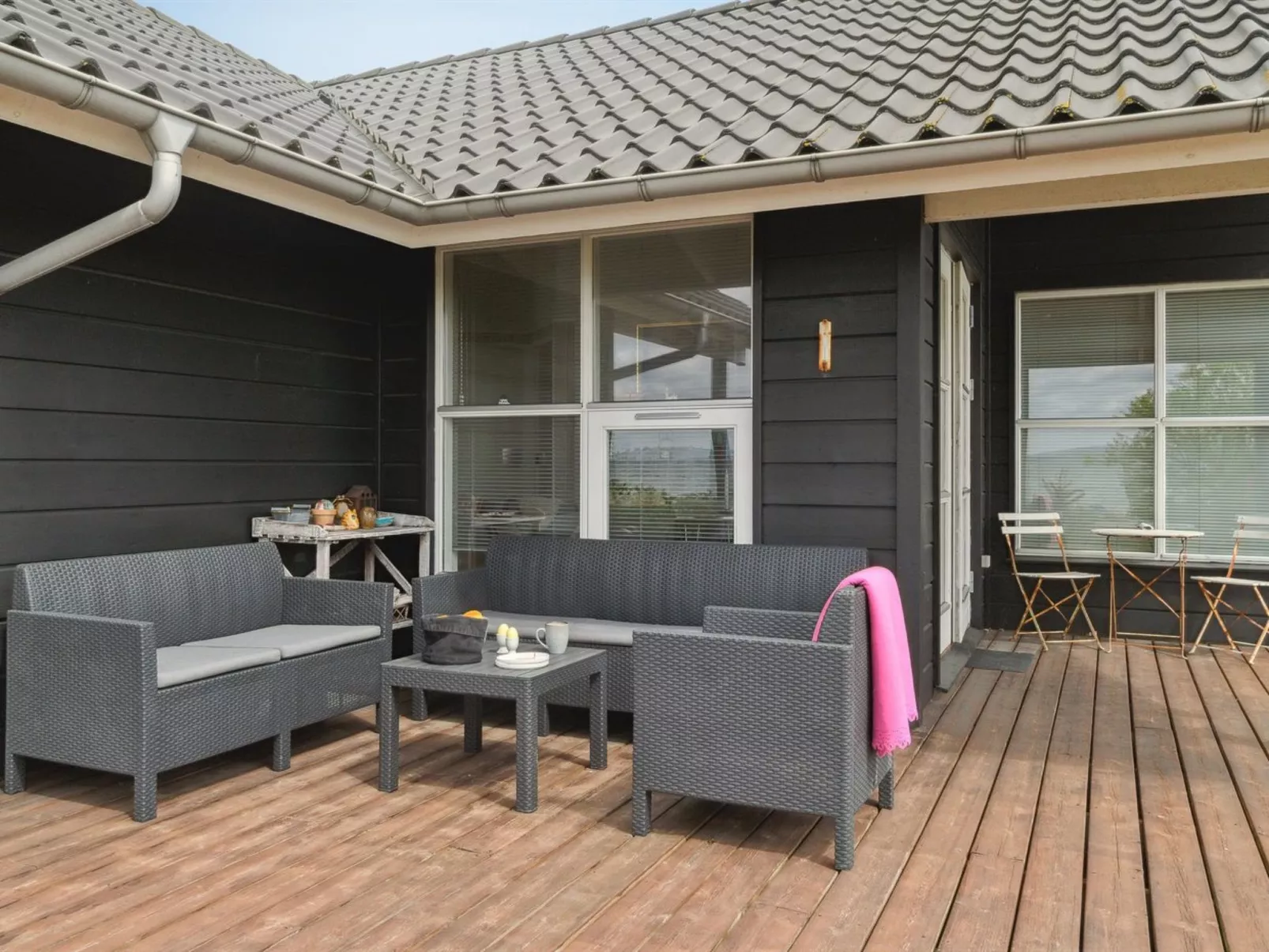 "Elspeth" - 25m from the sea-Outside