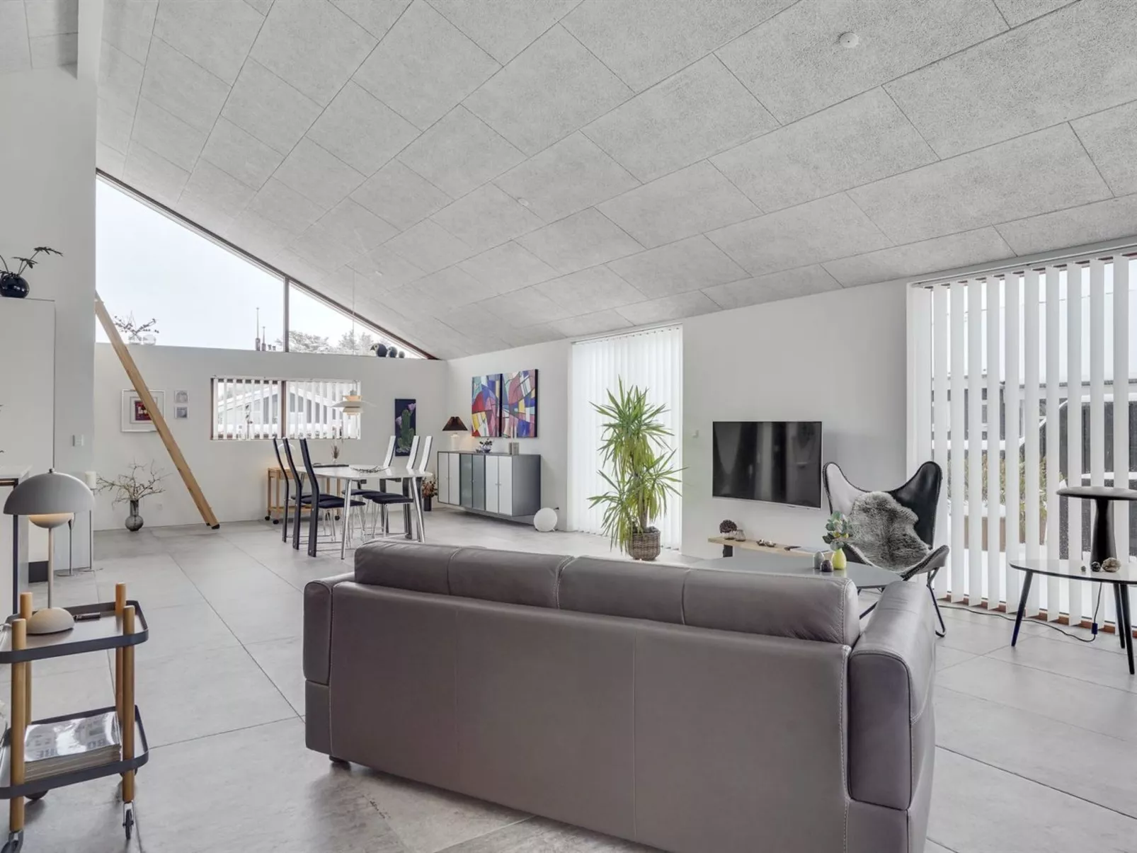 "Aaran" - 700m from the sea-Inside