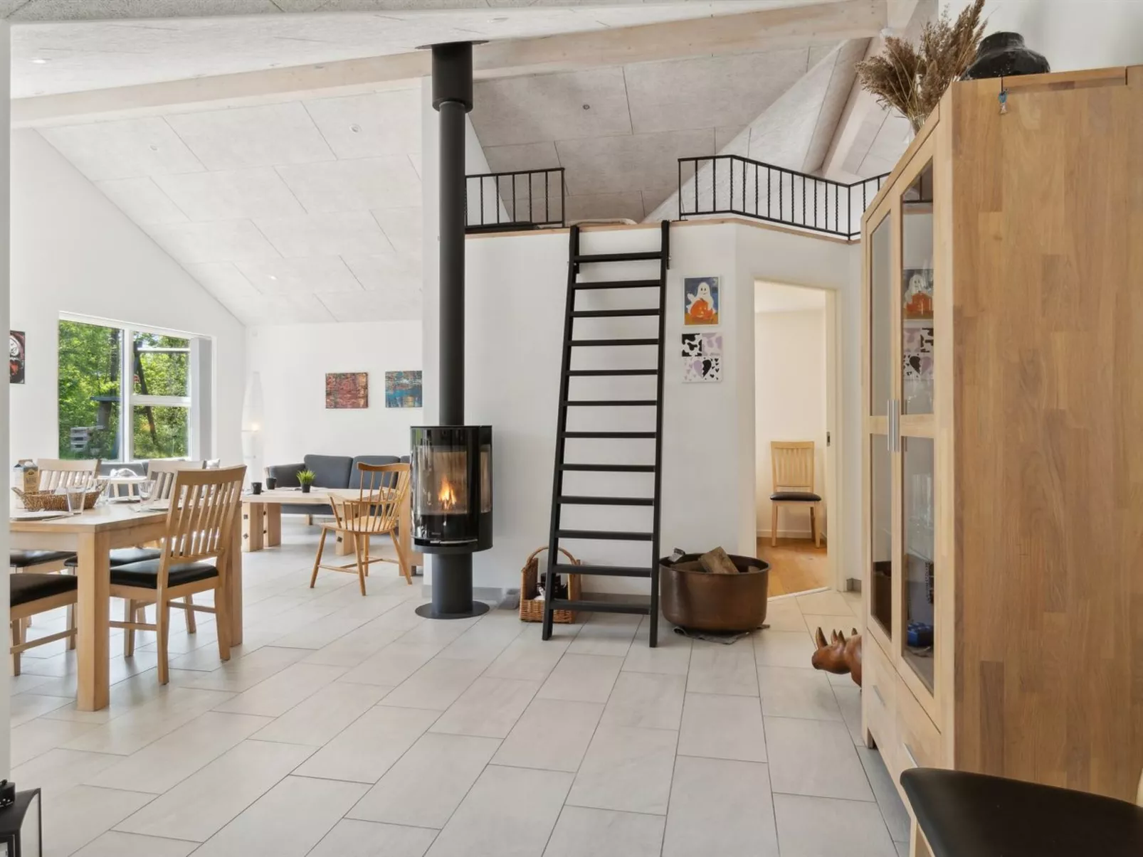 "Swarthovde" -  from the sea-Inside