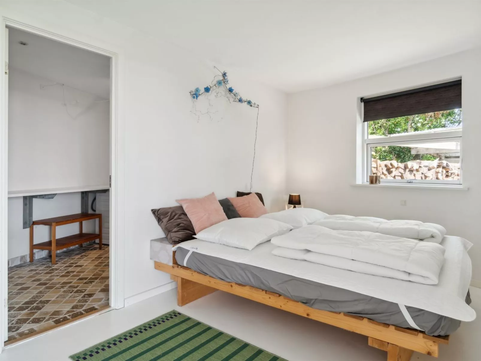 "Vemund" - 100m to the fjord-Drinnen