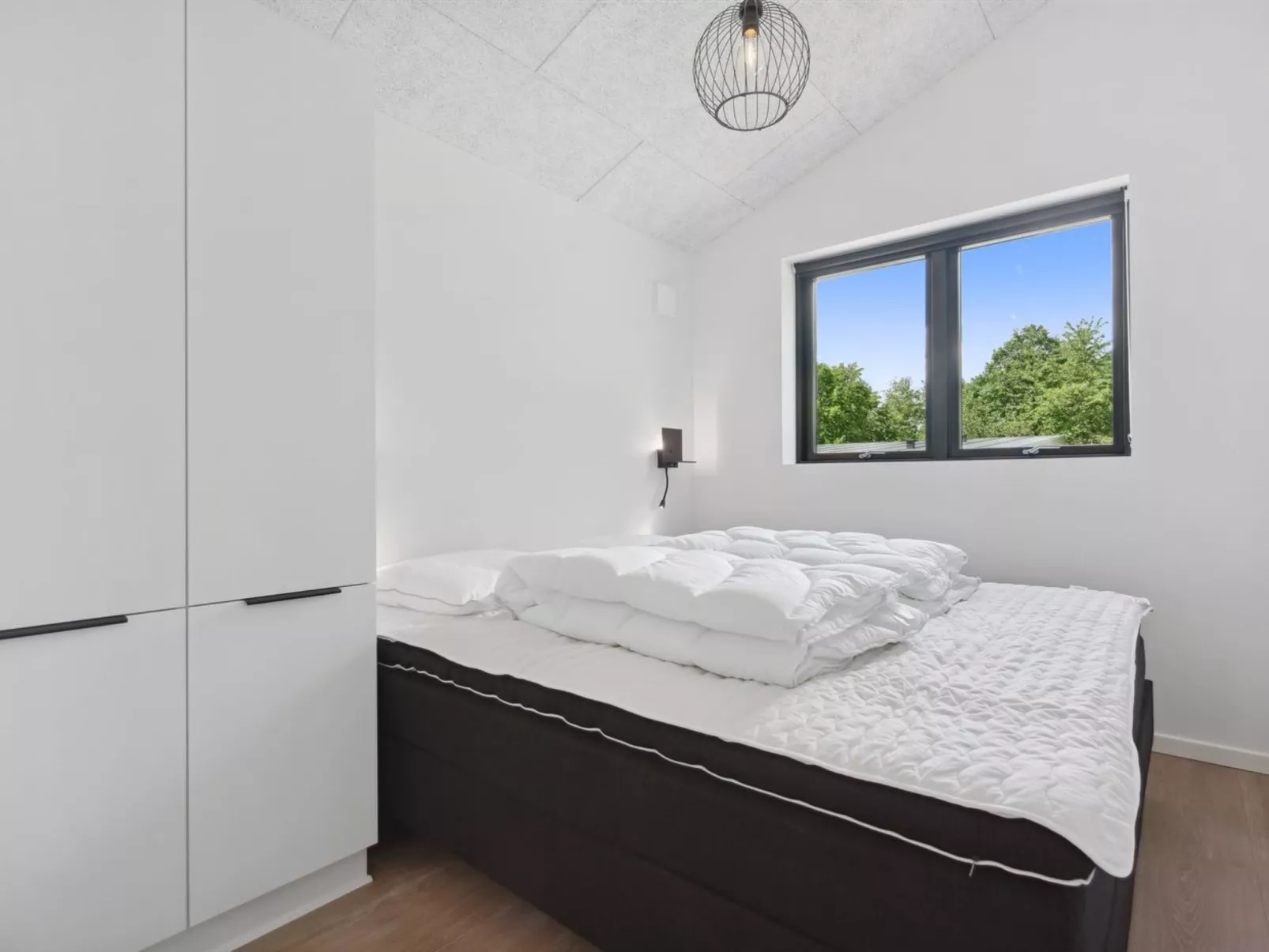 "Robert" - 30km from the sea-Inside