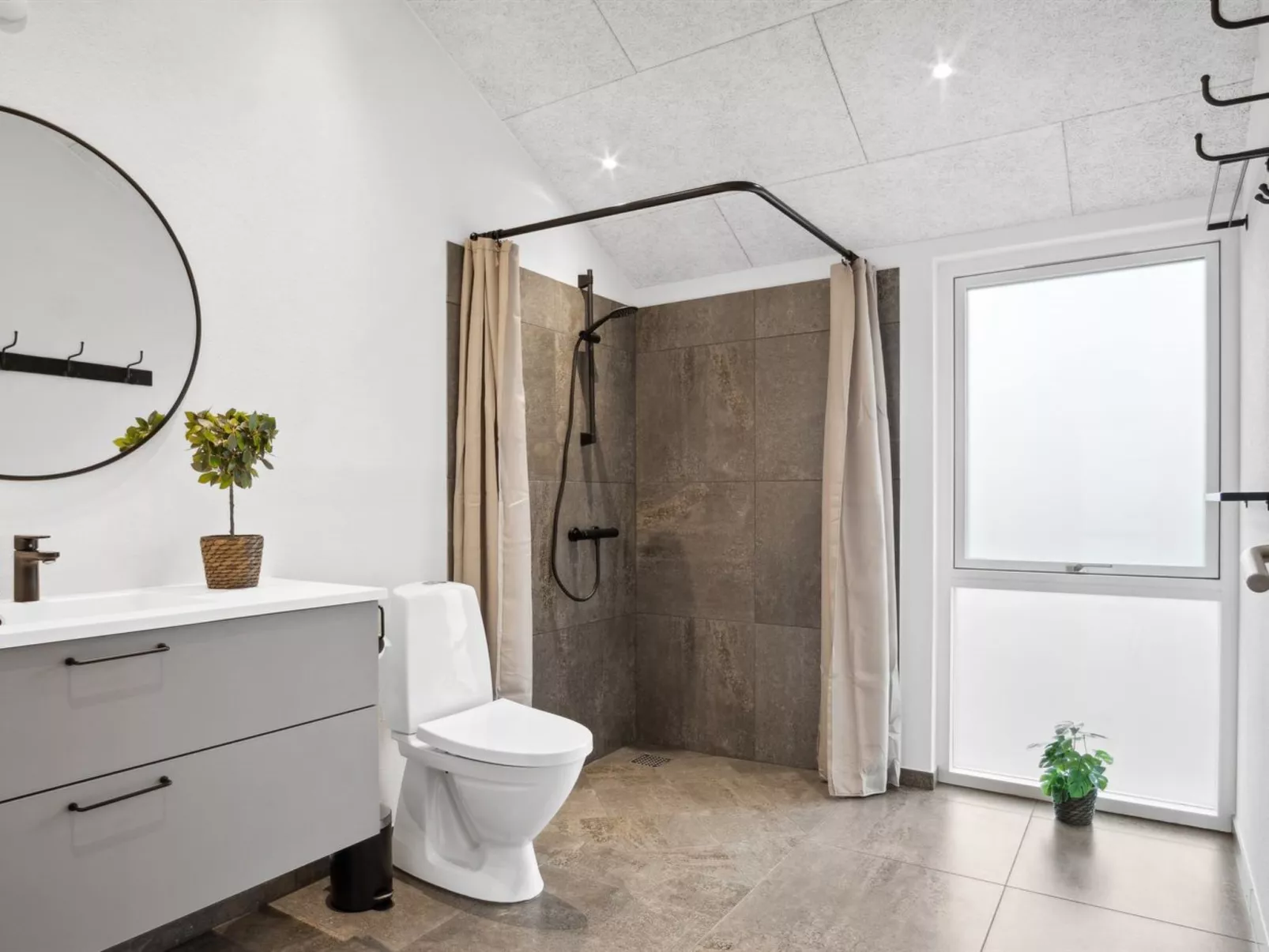 "Clare" - 100m from the sea-Inside